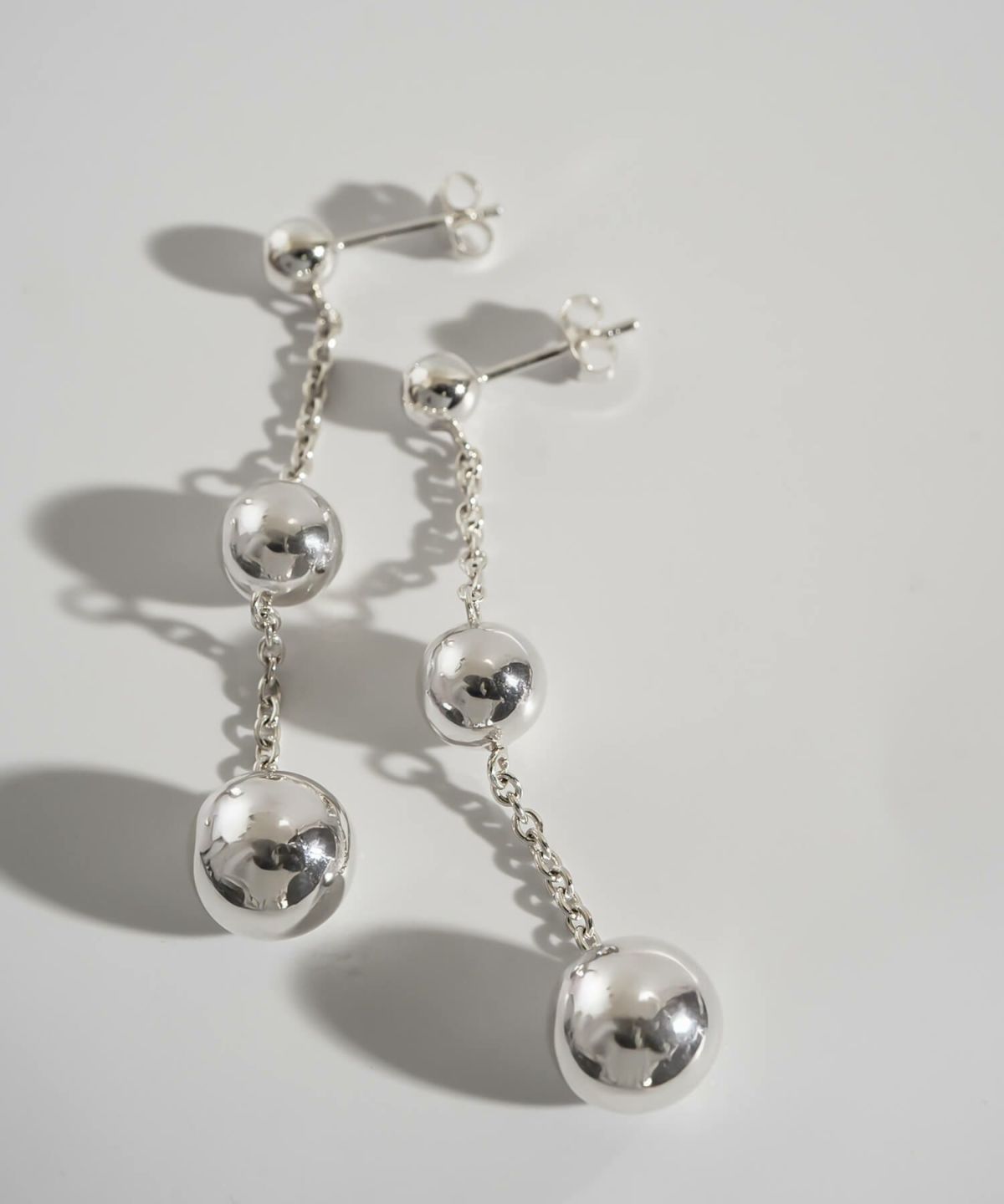 揺れる ピアス 金属アレルギー対応 かわいい シルバー ゴールド 18K仕上げ 【BAO バオ】 大きめ 大ぶり ボール チェーン ピアス シルバー925 両耳用 チェーンピアス ピアス カジュアル フォーマル おしゃれ