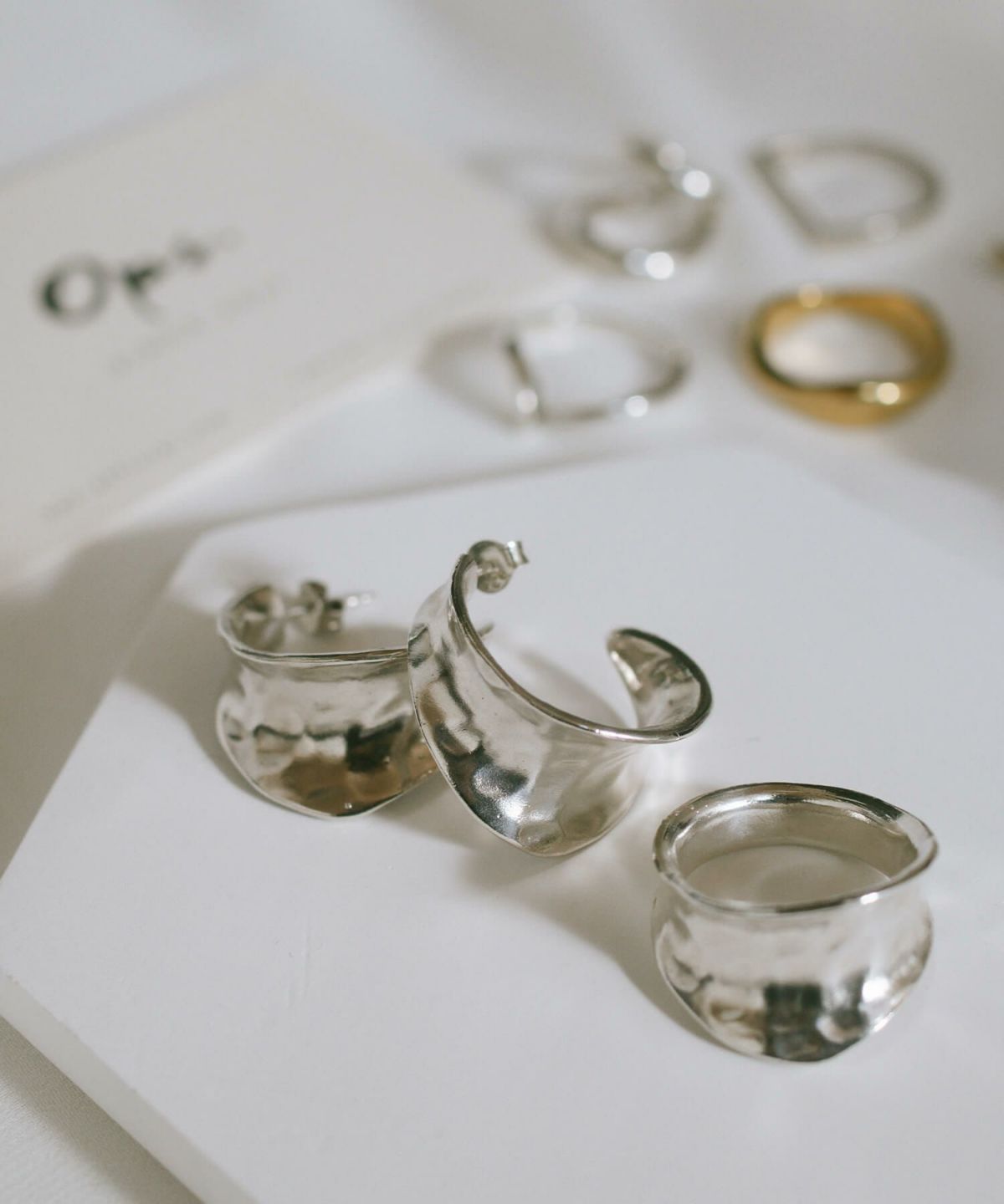 【雑誌掲載アイテム】シルバー925 大ぶり フープピアス 【CORNETTO コルネ】 変色防止仕上げ 両耳用 silver925 内反り 金属アレルギー 安心 ピアス レディース ジュエリー アクセサリー キャッチピアス おしゃれ