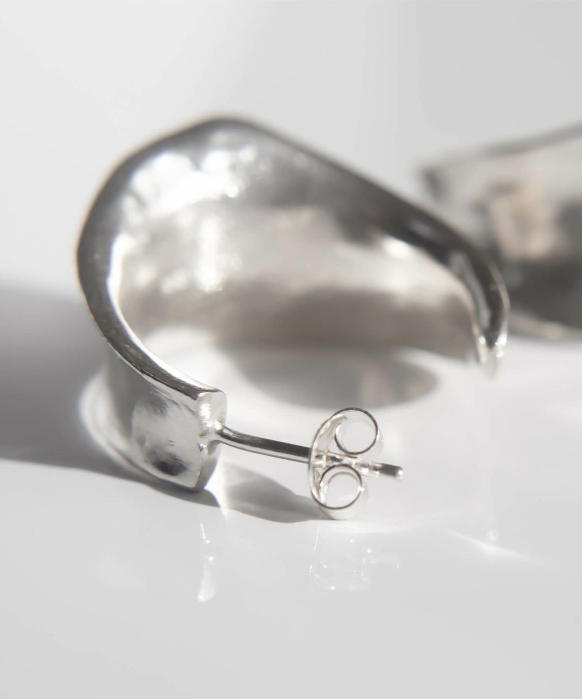 【雑誌掲載アイテム】シルバー925 大ぶり フープピアス 【CORNETTO コルネ】 変色防止仕上げ 両耳用 silver925 内反り 金属アレルギー 安心 ピアス レディース ジュエリー アクセサリー キャッチピアス おしゃれ