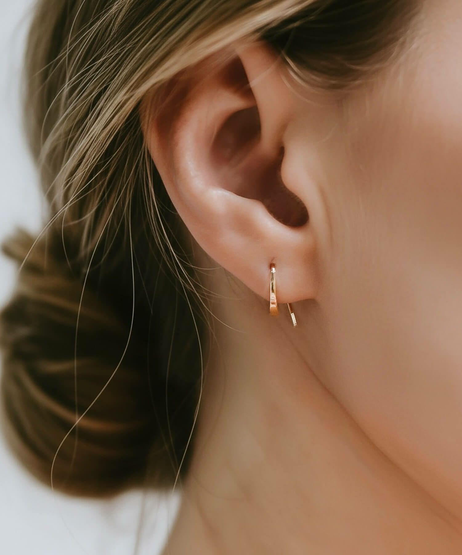 18k ピアス フープ つけっぱなし 小さめ 18金 K18 日本製・甲府ブランド 金属アレルギー 対応 レディース ジュエリー アクセサリー プレゼント フープピアス フックピアス 揺れる ラインピアス カジュアル おしゃれ ゴールドピアス