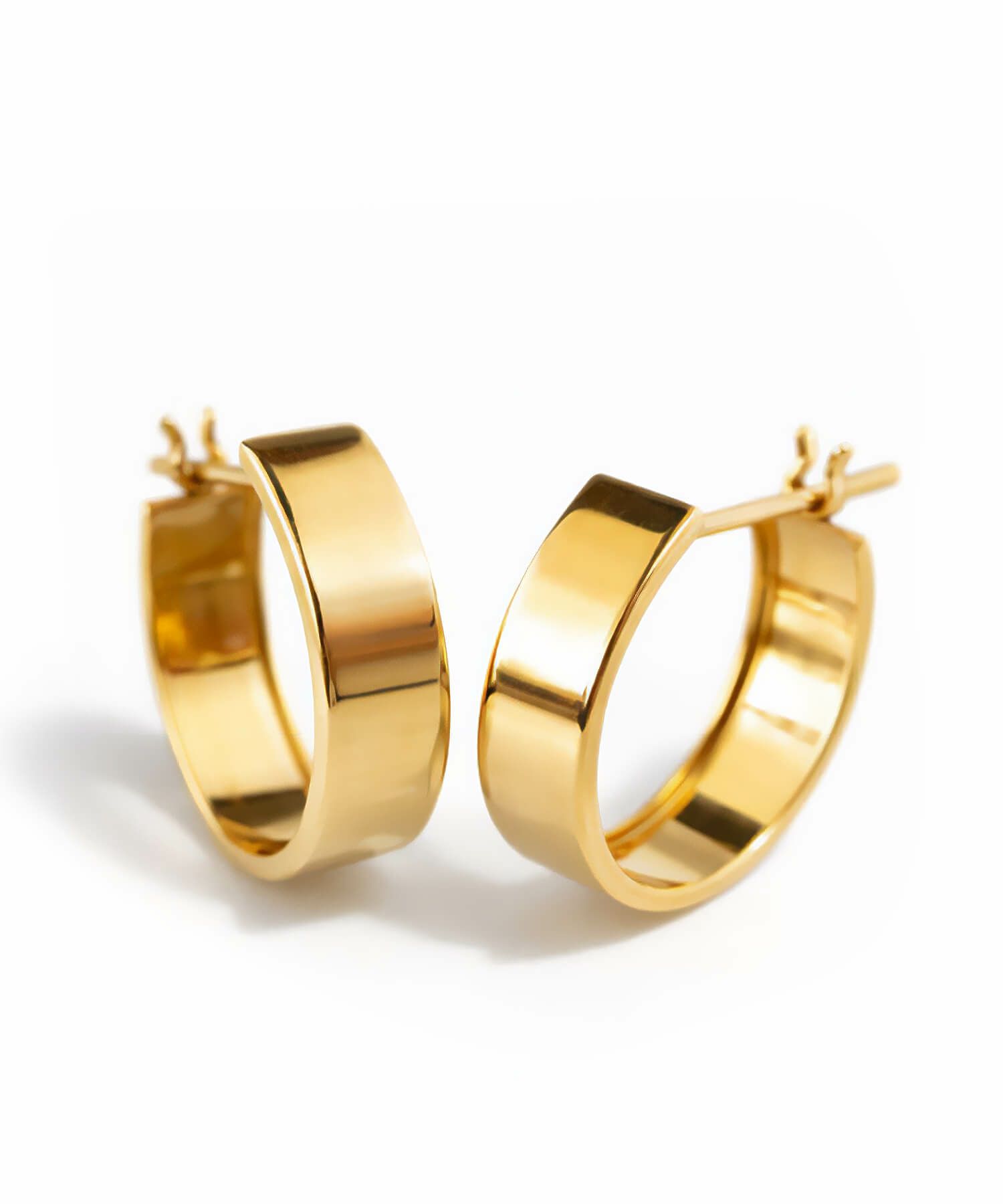 K18 Huggie Hoop Earrings SOLUA -ソルア- | Ops.(オプス)公式ストア