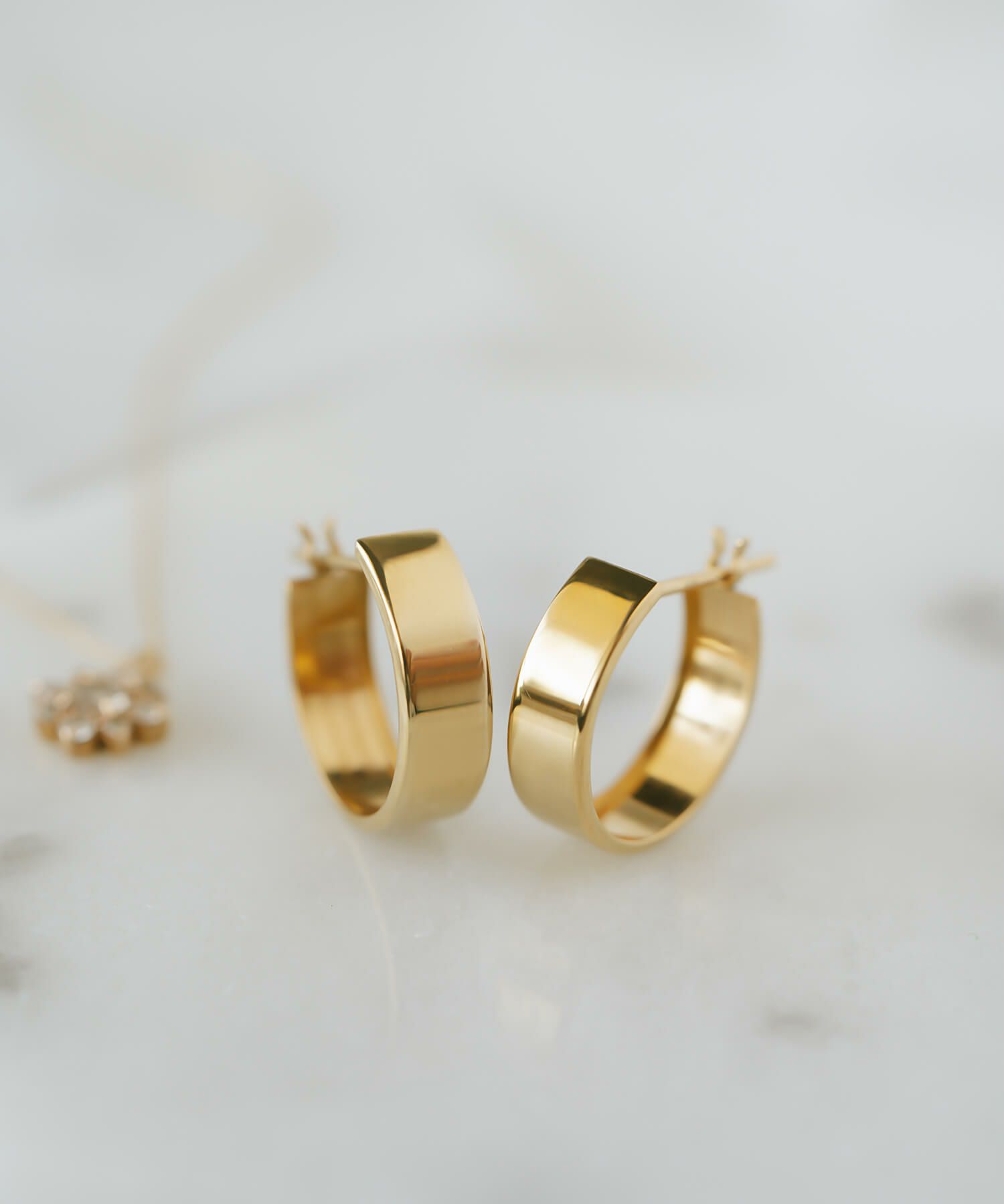 K18 Huggie Hoop Earrings Solua ソルア Ops オプス 公式ストア