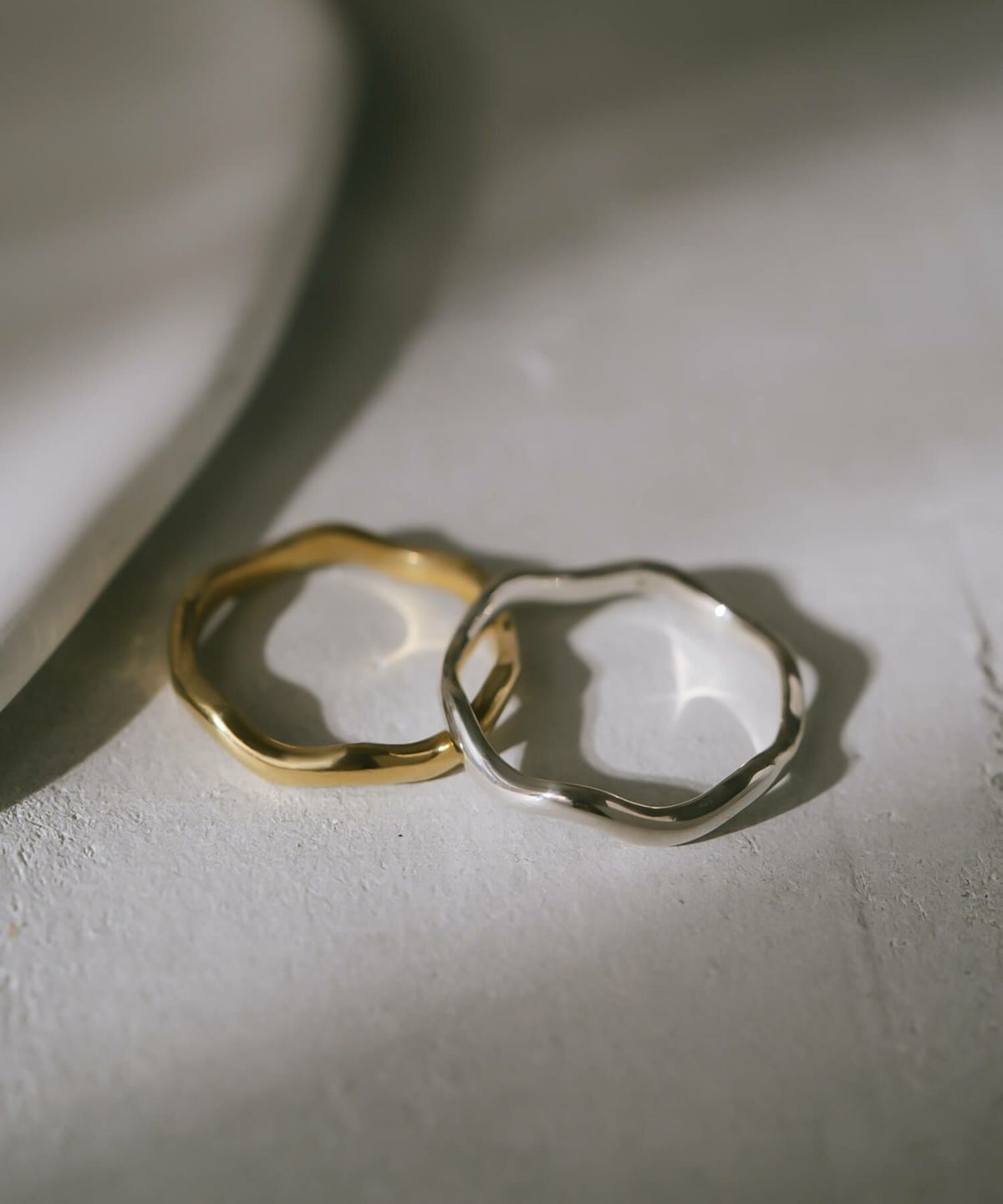 金属アレルギー 安心 シルバー925 リング シンプル 【LOROC ロロック】 シルバー ゴールド リング シルバーリング ゴールドリング 太め レディース 中指 人差し指 指輪 おしゃれ 18金 リング ゴールド 指輪 ジュエリー アクセサリー ウェーブ 波 指輪 重ね付け