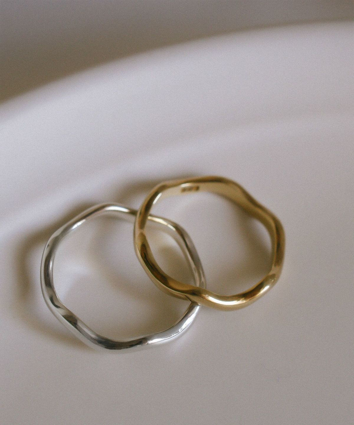 金属アレルギー 安心 シルバー925 リング シンプル 【LOROC ロロック】 シルバー ゴールド リング シルバーリング ゴールドリング 太め レディース 中指 人差し指 指輪 おしゃれ 18金 リング ゴールド 指輪 ジュエリー アクセサリー ウェーブ 波 指輪 重ね付け