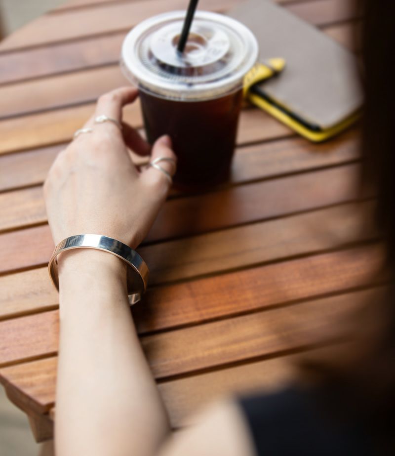 バングル 太め 【MOLEC モレック】 シルバー ゴールド ジュエリー レディース 太い 幅広 ワイド バングル 18K仕上げ シルバー925 SV925 シンプル silver925 ワイドバングル カーブ プレーン ボーンカフ カフ 大ぶり 太バングル おしゃれ