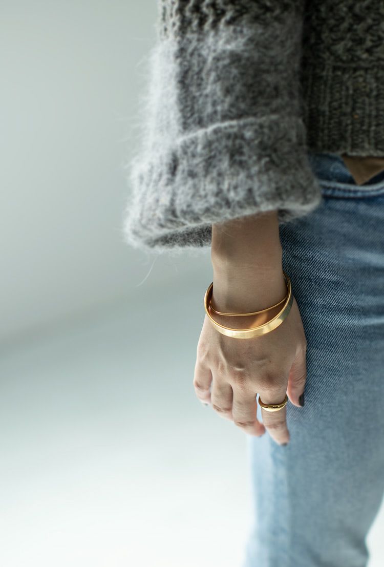 バングル 太め 【MOLEC モレック】 シルバー ゴールド ジュエリー レディース 太い 幅広 ワイド バングル 18K仕上げ シルバー925 SV925 シンプル silver925 ワイドバングル カーブ プレーン ボーンカフ カフ 大ぶり 太バングル おしゃれ