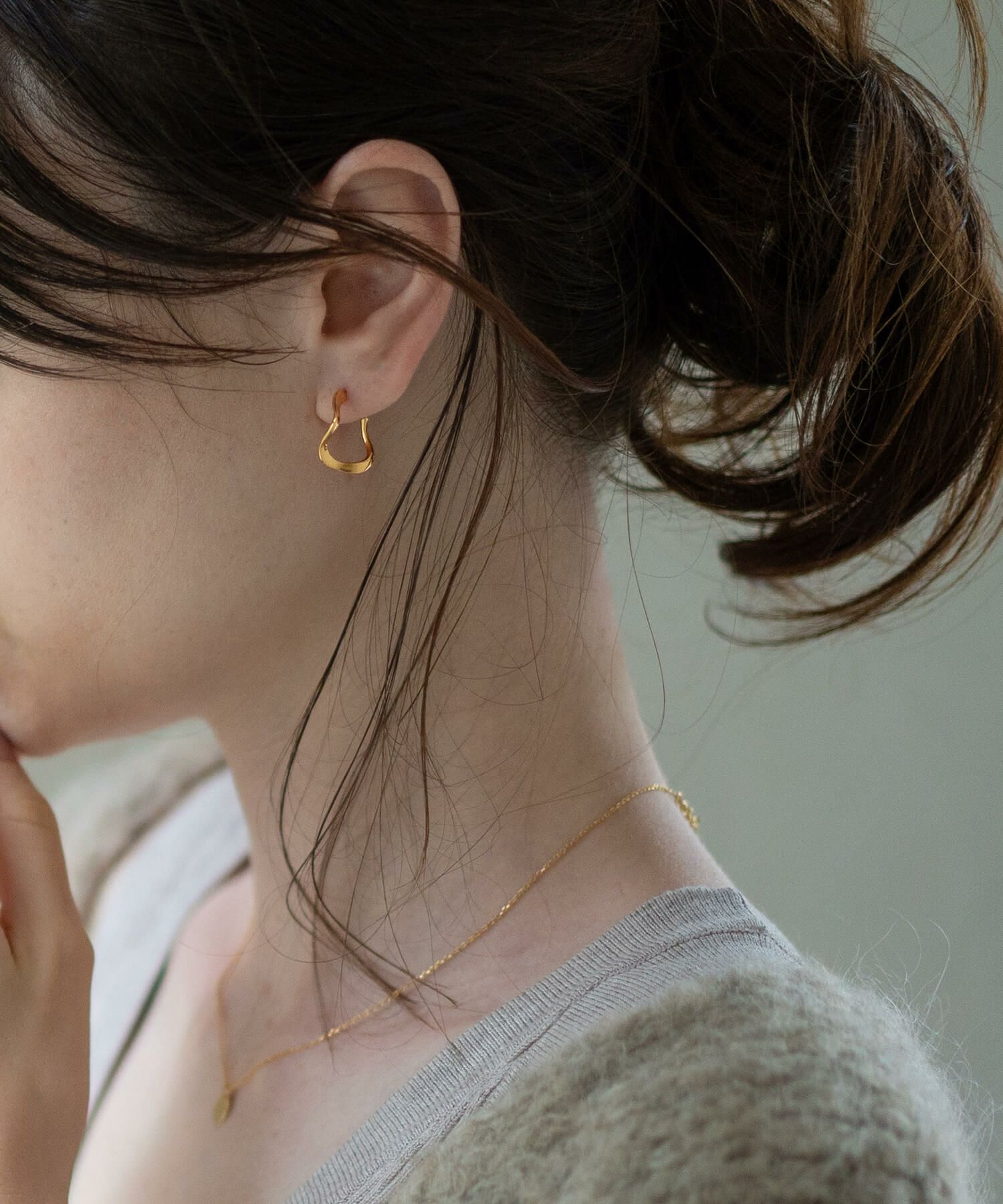 【ドラマ衣装協】 ピアス 大ぶり 力波 ウェーブ 金属アレルギー 対応 シルバー925 キャッチ 18k 18金 仕上げ 【 PIELE ピエル】 フープ ピアス 小さめ 小さい ゴールド ピアス スパイラル k18 両耳 メンズ レディース アクセサリー ブランド シンプル 大人可愛い おしゃれ