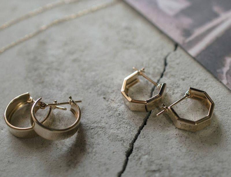 K10 Huggie Hoop Earrings SOLUA -ソルア- | Ops.(オプス)公式ストア