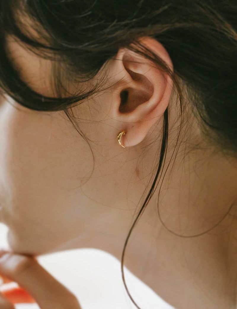 k10 10k 10金 １０金 【国内甲府ブランド】 金属アレルギー対応 10金 ピアス ハーフフープ ムーンピアス 10金 ピアス つけっぱなし レディース ジュエリー アクセサリー プレゼント ゴールドピアス フープ 小さめ カジュアル 大人 可愛い おしゃれ セカンドピアス