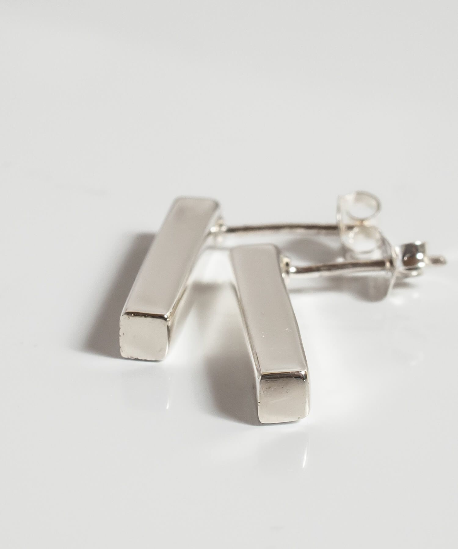 シルバー925 ピアス 金属アレルギー対応  シンプル バーピアス 小さい レディース カジュアル フォーマル ピアス 大人可愛い おしゃれ 四角 スクエア 仕事用