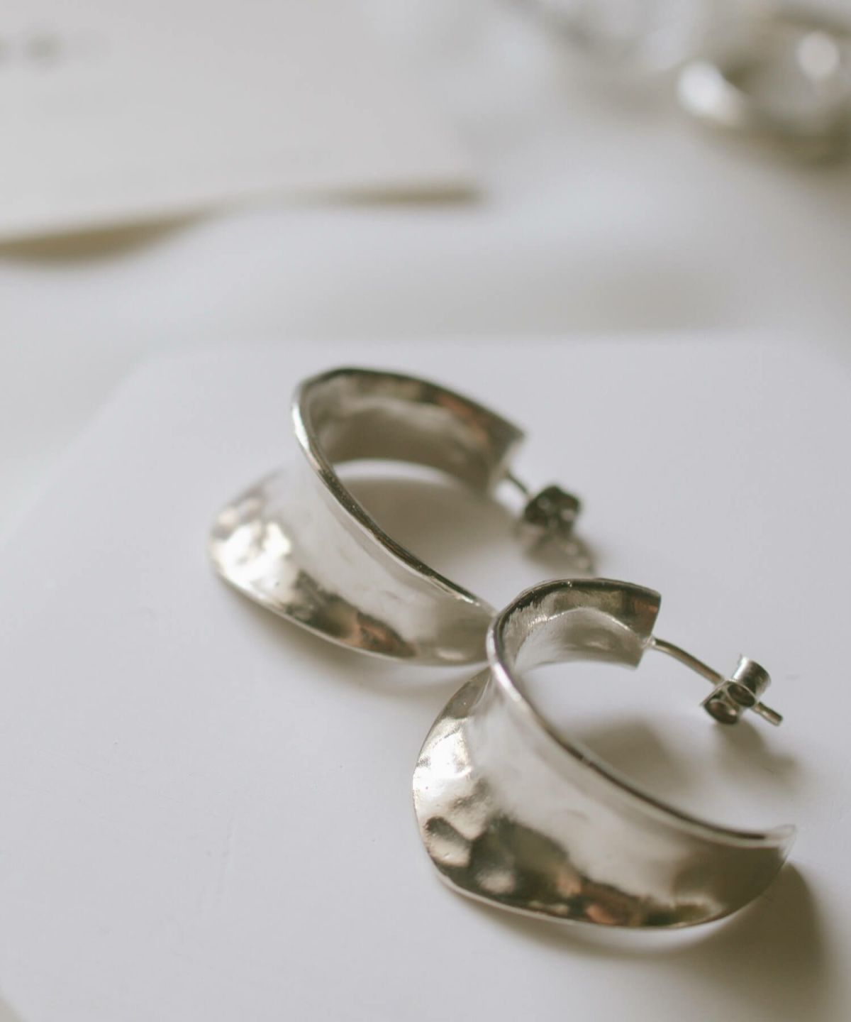 【訳ありアウトレット品】★通常価格→アウトレット価格【雑誌掲載アイテム】シルバー925 大ぶり フープピアス 【CORNETTO コルネ】 変色防止仕上げ 両耳用 silver925 内反り 金属アレルギー 安心 ピアス レディース ジュエリー アクセサリー キャッチピアス おしゃれ