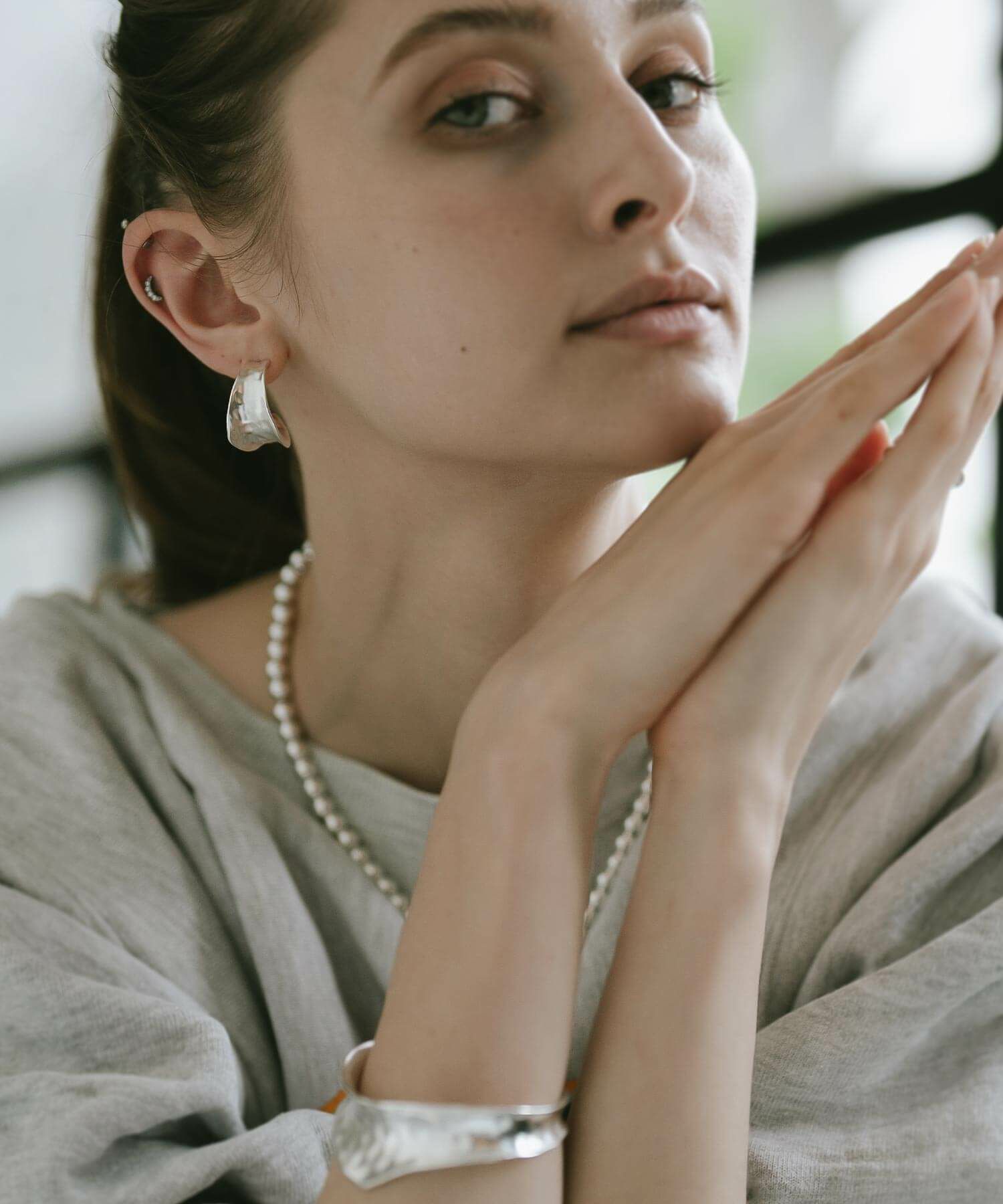 【訳ありアウトレット品】★通常価格→アウトレット価格【雑誌掲載アイテム】シルバー925 大ぶり フープピアス 【CORNETTO コルネ】 変色防止仕上げ 両耳用 silver925 内反り 金属アレルギー 安心 ピアス レディース ジュエリー アクセサリー キャッチピアス おしゃれ