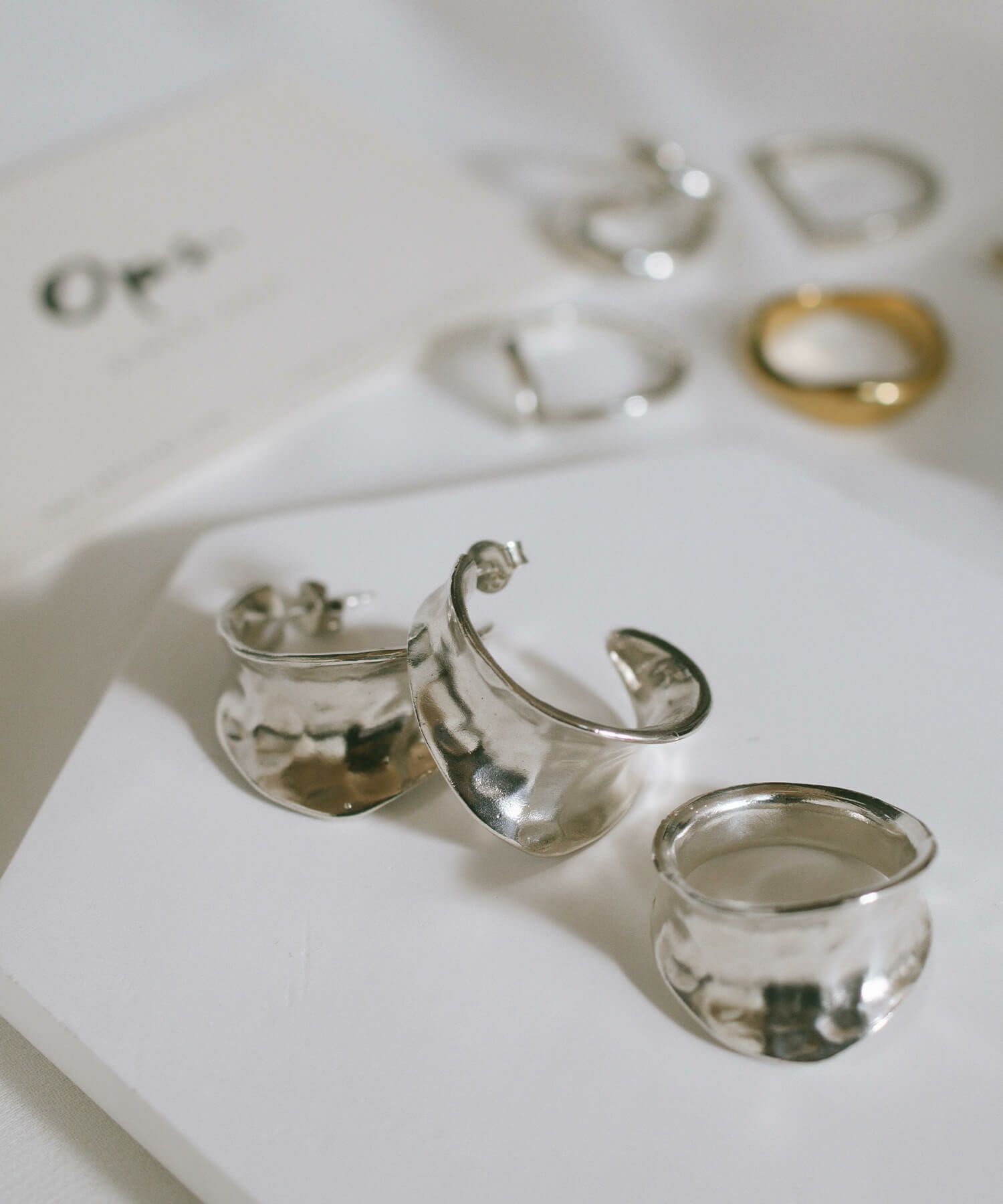 【訳ありアウトレット品】★通常価格→アウトレット価格【雑誌掲載アイテム】シルバー925 大ぶり フープピアス 【CORNETTO コルネ】 変色防止仕上げ 両耳用 silver925 内反り 金属アレルギー 安心 ピアス レディース ジュエリー アクセサリー キャッチピアス おしゃれ