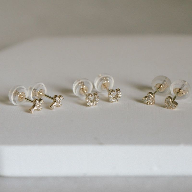 10k ピアス つけっぱなし 小さめ 天然ダイヤ 【MELE メレシリーズ】 ホースシュー クロス レディース ゴールド 10金 金属アレルギー 対応 レディース ジュエリー アクセサリー ピアス キャッチ k10 ダイヤモンドピアス