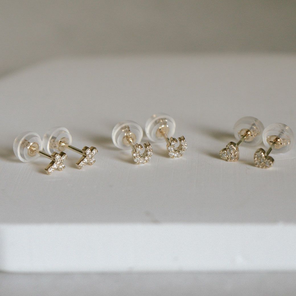 10k ピアス つけっぱなし 小さめ 天然ダイヤ 【MELE メレシリーズ】 ホースシュー クロス レディース ゴールド 10金 金属アレルギー 対応 レディース ジュエリー アクセサリー ピアス キャッチ k10 ダイヤモンドピアス