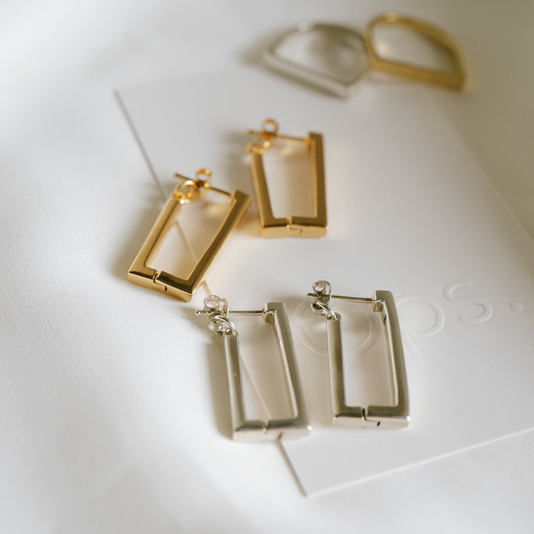 送料無料 ギフトラッピング プレゼント ギフト シルバー 金属アレルギー対応 silver925 SV925 イヤカフ イヤーカフ ピアリング レディース イヤーカフ ツイスト 金属アレルギー 対応 ピアス シンプル シルバー925 イヤカフ イヤーカフス 大ぶり 18k ゴールド仕上げ イヤリング Silver925 片耳用 カジュアル おしゃれ