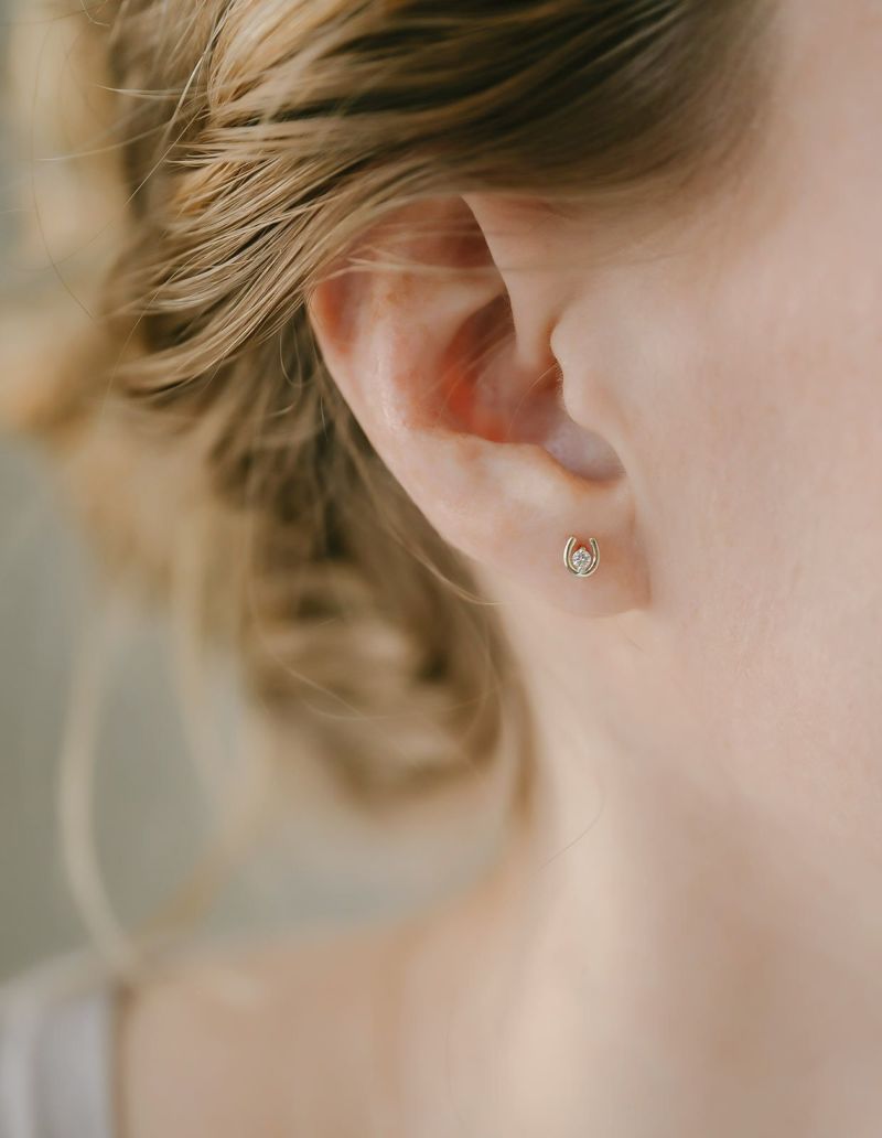 Tiny Diamond Motif Gold Pierce PETALALA -ペタララ- | Ops