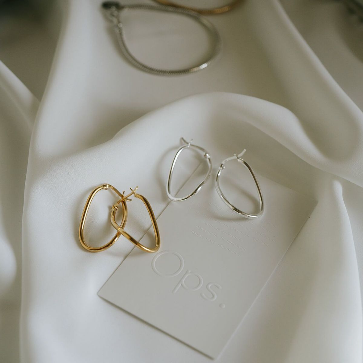 レディース ピアス フープピアス  【MIMILO ミミーロ】 金属アレルギー 対応 丸 ラウンド ピアス シンプル シルバー925 大ぶり 18k ゴールド仕上げ Silver925 フープ　　ピアス 両耳用 カジュアル おしゃれ