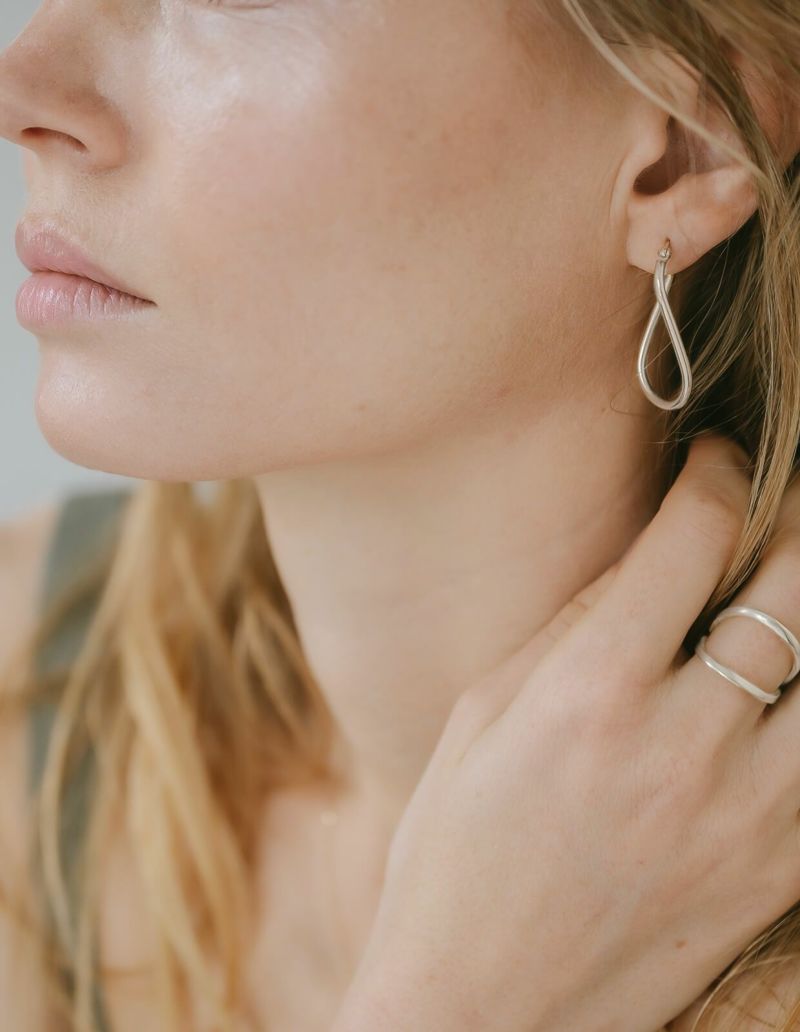 Awry Oval Hoop Pierce MIMILO -ミミーロ- | Ops.(オプス)公式ストア