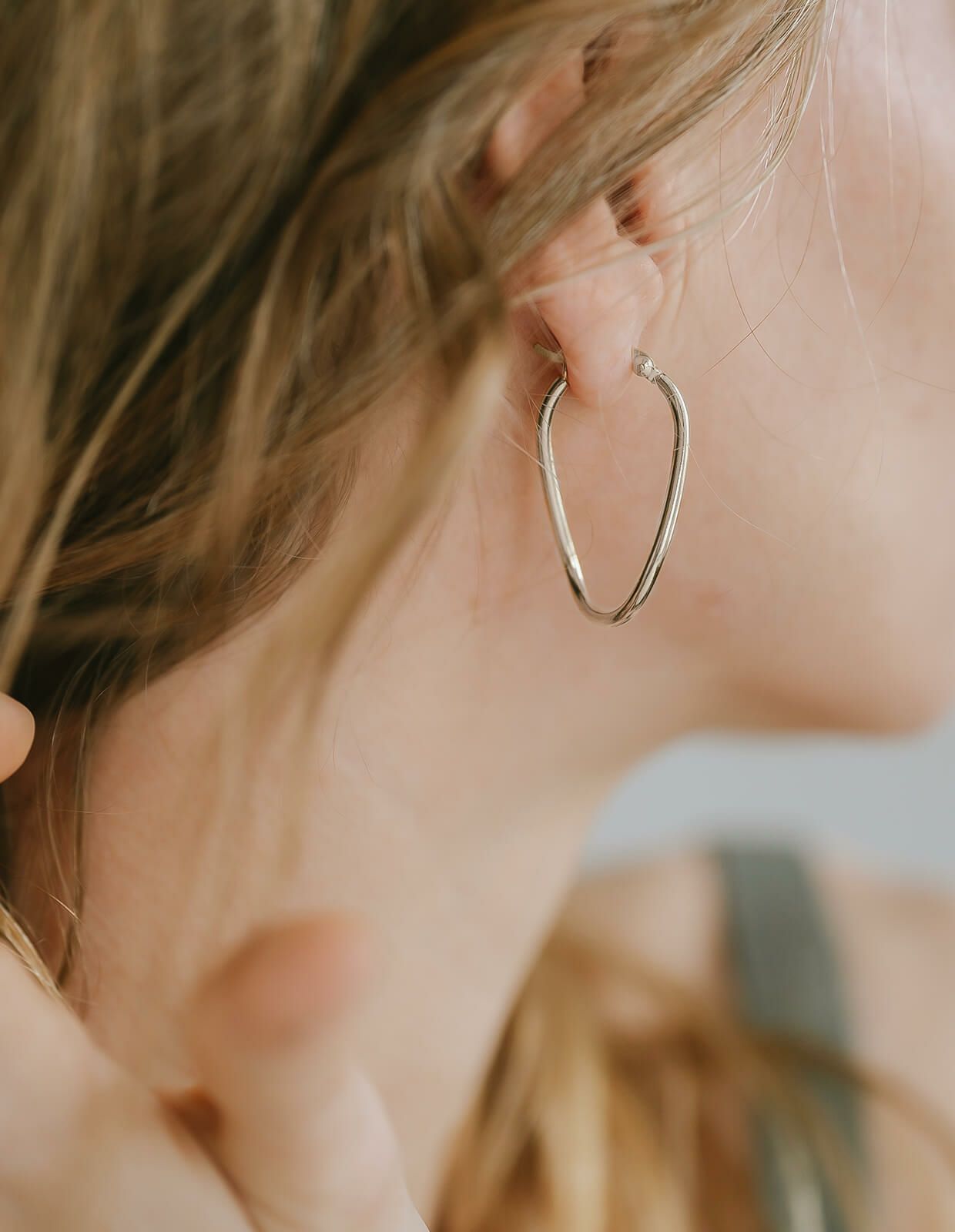 Awry Oval Hoop Pierce MIMILO -ミミーロ- | Ops.(オプス)公式ストア 