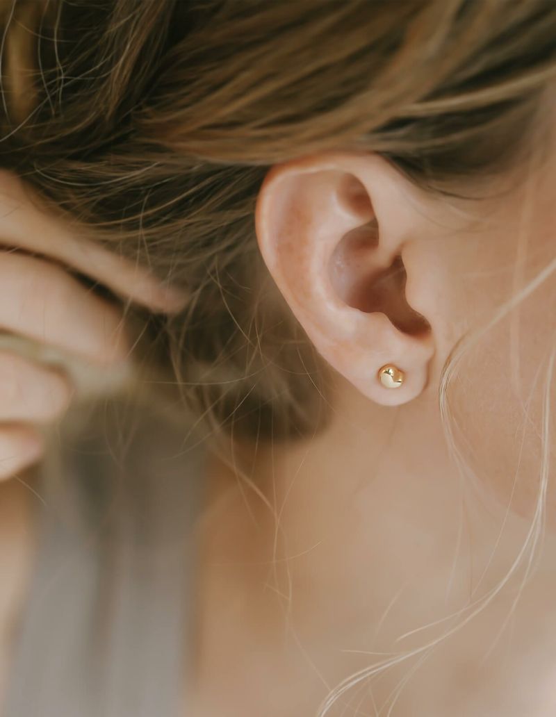 K18 Tiny Studs Earrings MOLLICA GRAND -モリカ グラン- | Ops ...