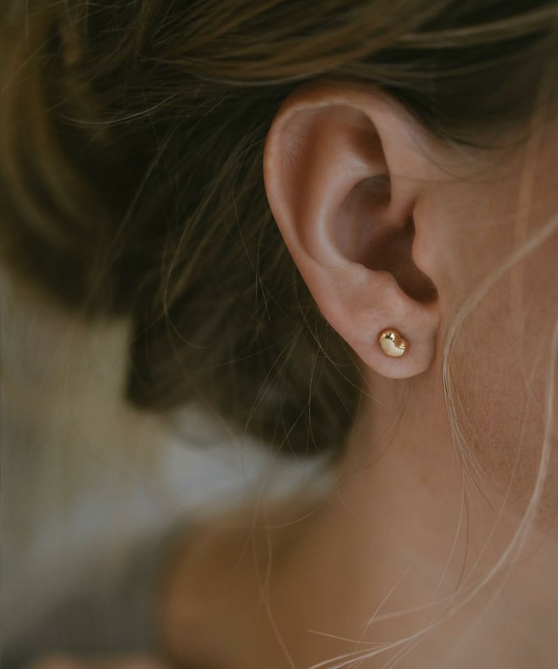 つけっぱなし ピアス ピアス 18金 レディース セカンドピアス k18 軸太 【MOLLICA-GRAND モリカ・グラン】 ポスト長め 18k 小ぶり 金属アレルギー 対応 レディース ジュエリー アクセサリー プレゼント カジュアル おしゃれ セカンドピアス シンプル ぷっくり 豆 エッグ 軽量