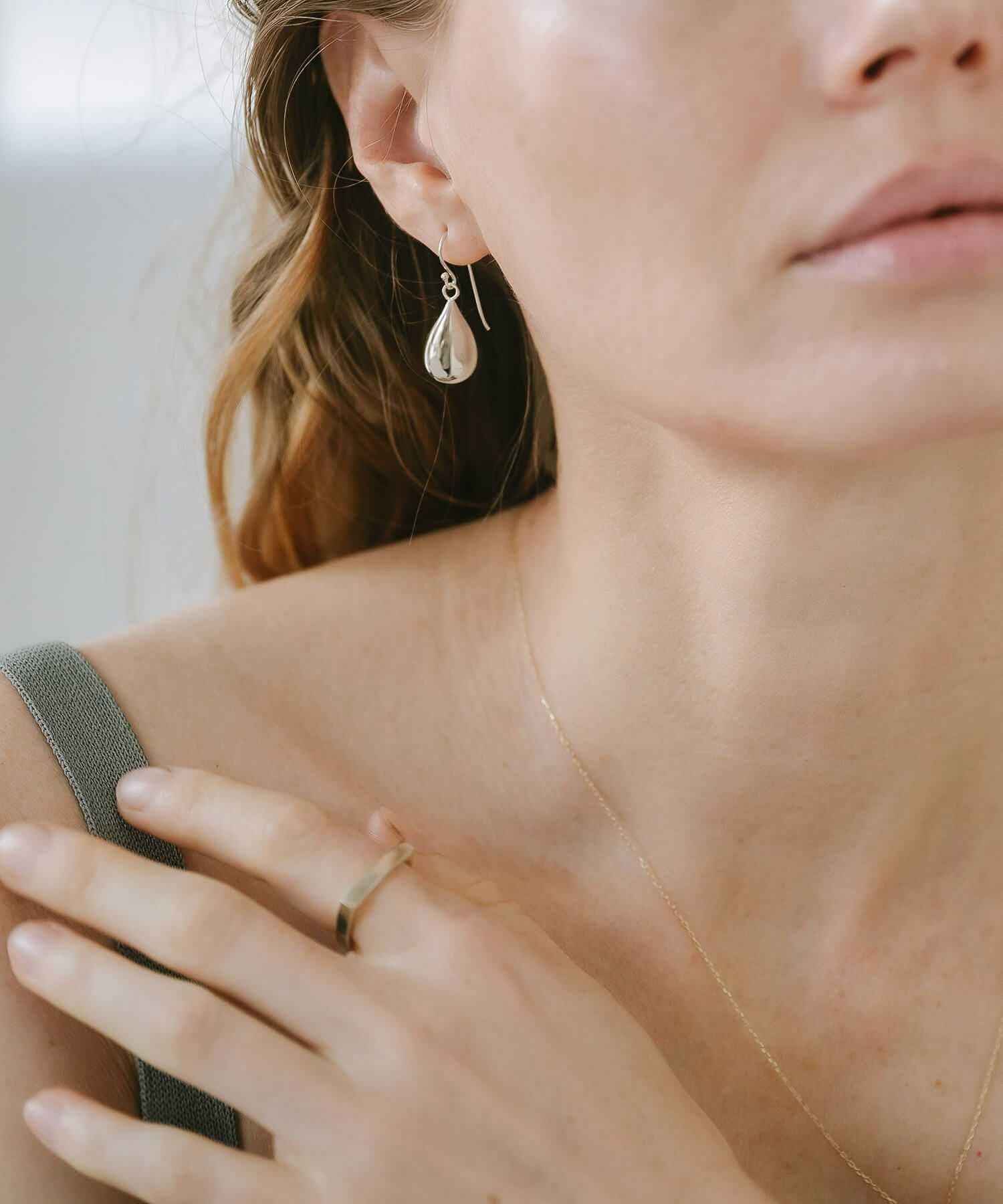 ドロップ ピアス フックピアス 金属アレルギー 18k シンプル 【QUATRA カトラ】 ピアス ティアドロップ シルバー925 大ぶり 大きめ k18 ゴールド仕上げ Silver925 しずく 雫 カジュアル おしゃれ