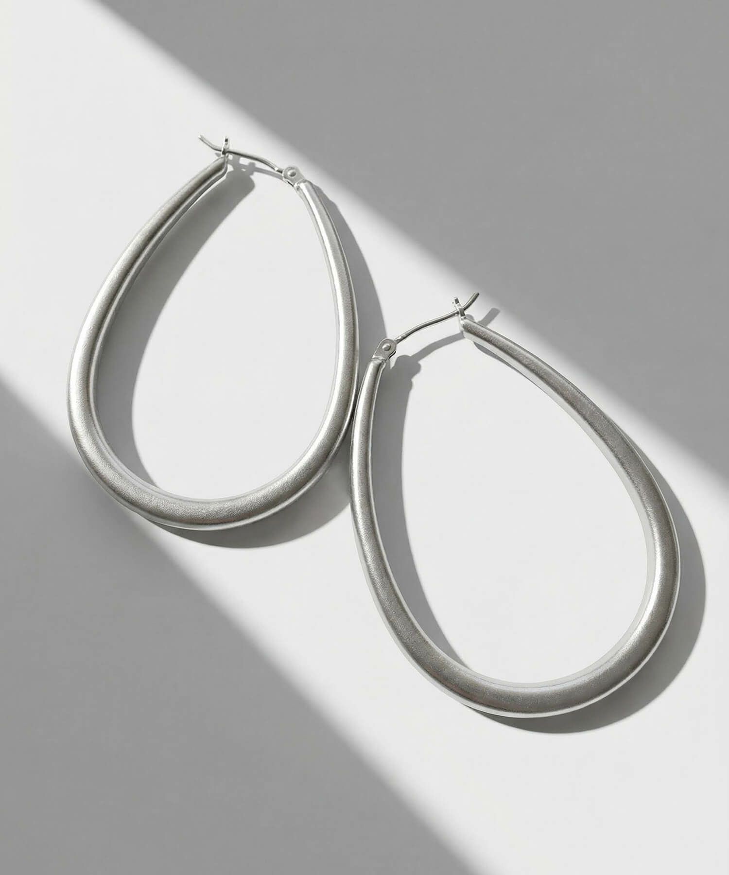 【訳ありアウトレット品】★通常価格→アウトレット価格 シルバー ゴールド ピアス フープ【Tilk ティルク】18K仕上げ 揺れる ドロップピアス オーバル フープピアス Silver925 両耳用 大ぶり ピアス ロングピアス レトロ キャッチレス 長さ4.5cm ピアス シルバー マット