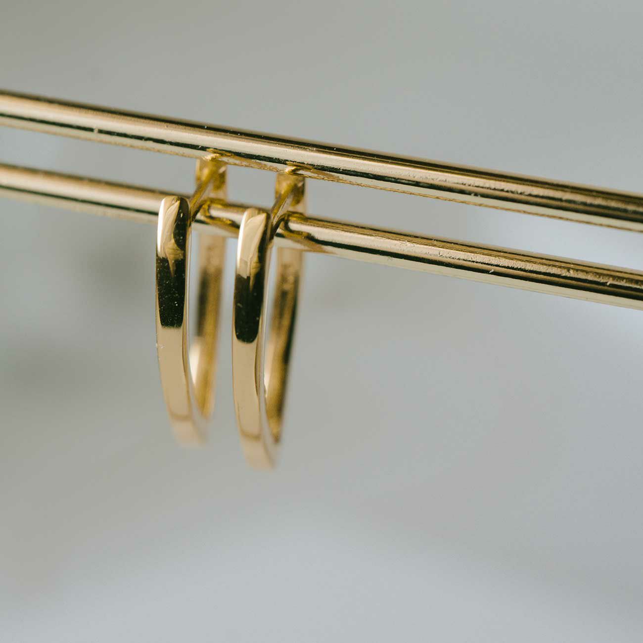 金属アレルギー対応シルバー925ピアスジルコニアフープ【kyklos-wegキクロス・ウェッジ】パヴェピアスフープピアス18kシルバーゴールドk18小ぶりピアスSilver92518金ニッケルフリーV字シャープピアスシンプルレディースキラキラ