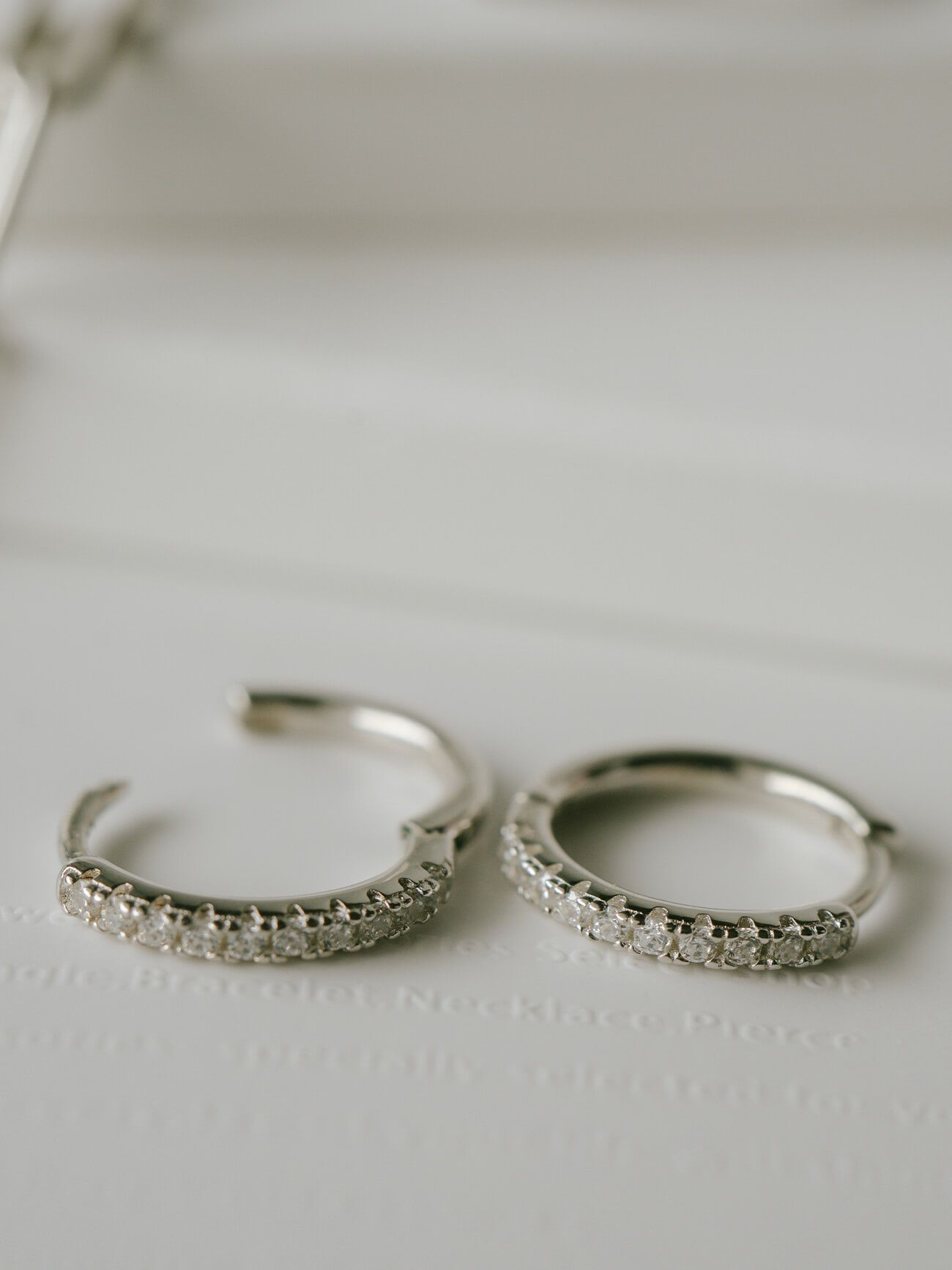 金属アレルギー対応ピアスフープ小さめジルコニア【kyklos-strキクロス・ストレート】中折れ式シルバー925フープピアス18K仕上げシルバーピアスゴールドk18小ぶりピアスSilver92518金ニッケルフリーピアスシンプルレディースキラキラ