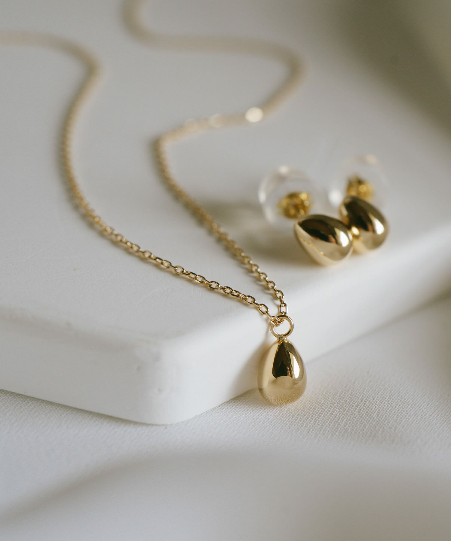 18kネックレスチェーンイエローゴールド【MOLLICAモリカ】18金金属アレルギー対応レディースジュエリーネックレスアクセサリーk18クリスマスギフト女性プレゼント大人カジュアルおしゃれシンプルぷっくりハートエッグモチーフ楕円