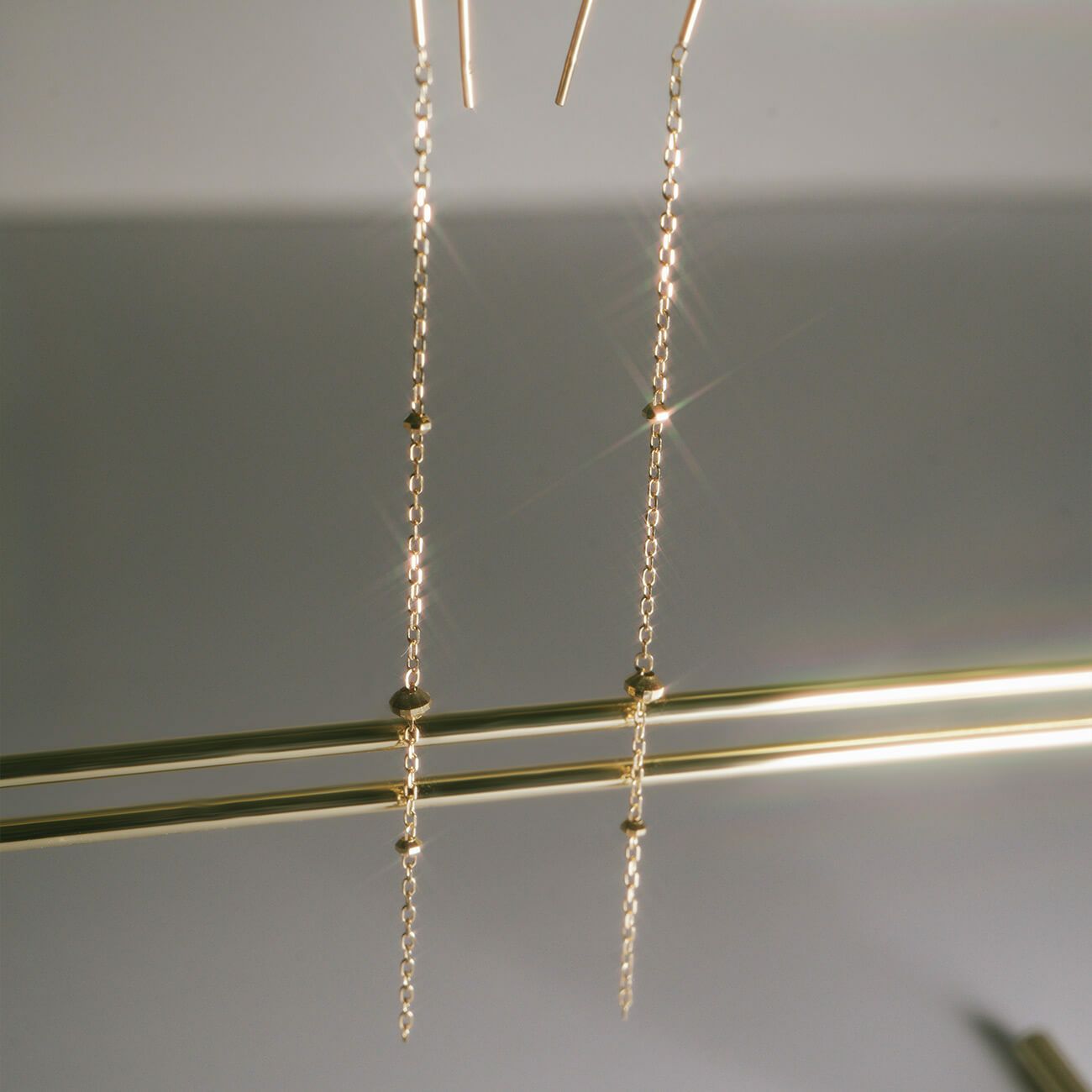 ピアス金属アレルギーゴールド18k18金【ariadne-points-peアリアドネ・ポワン】チェーンピアス揺れるk18イエローゴールドフックピアス細い極細華奢シンプルトレンドレディースジュエリーアクセサリー上品流行スタイリッシュ