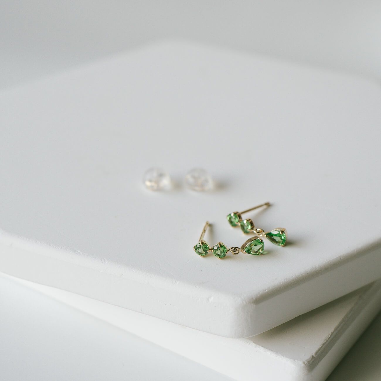 3連ピアス揺れる天然石金属アレルギー対応【tresor-trois-peトレゾール・トロワ】ピアス10K10金k10オパールブルートパーズグリーンガーネット小さめピアス小ぶりピアスエレガントかわいい石パワーストーンお守り繊細