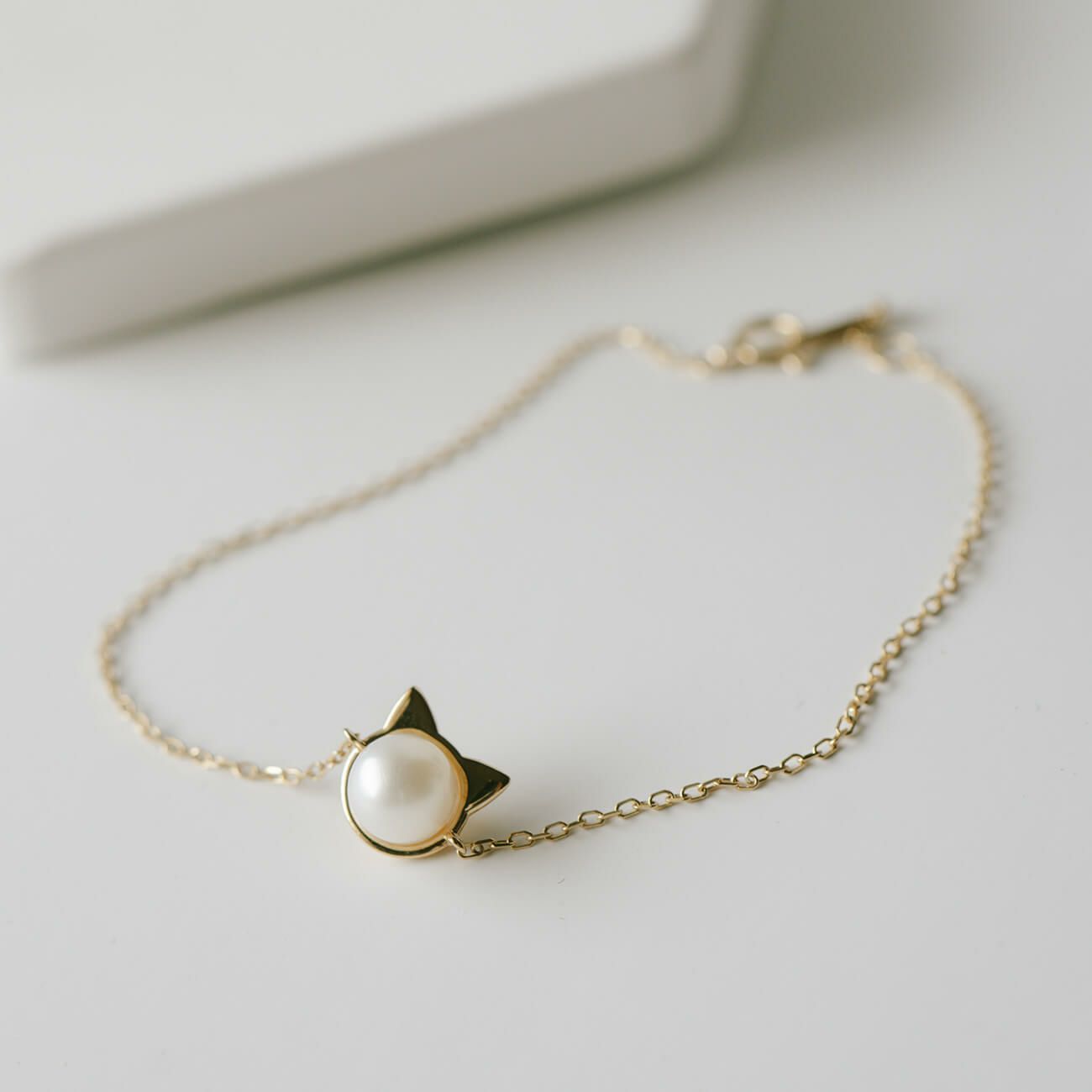 猫ブレスレットレディースK10【fortuna-cat-brフォルトゥナ・キャット】淡水パールブレスレット小豆アミュレットチェーン真珠パールかわいい大人可愛いアクセサリーネコねこグッズチャーム猫雑貨プレゼント金属アレルギー対応イエローゴールド