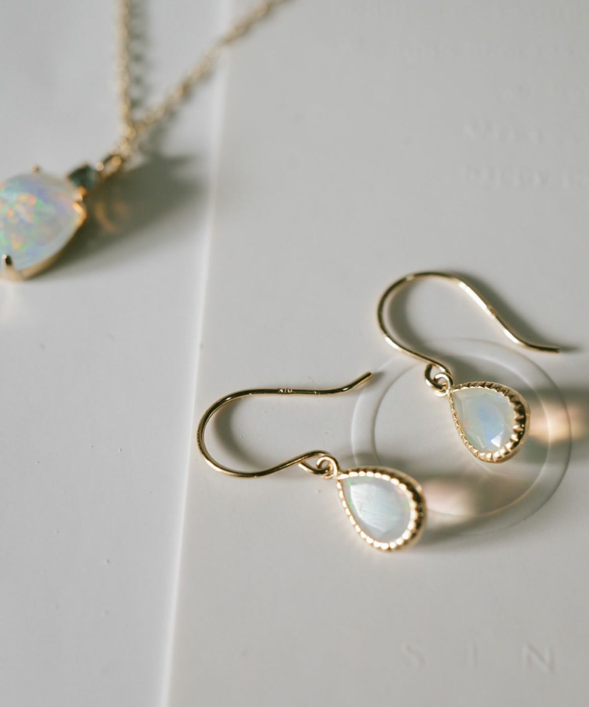 ピアス揺れるかわいい天然石金属アレルギー対応【terra-solze-peテラ・ソルゼ】ピアス10K10金k10ホワイトトパーズオパール小さめピアス小ぶり大人おしゃれピアスシンプル小さい誕生石エレガント石パワーストーンお守り繊細