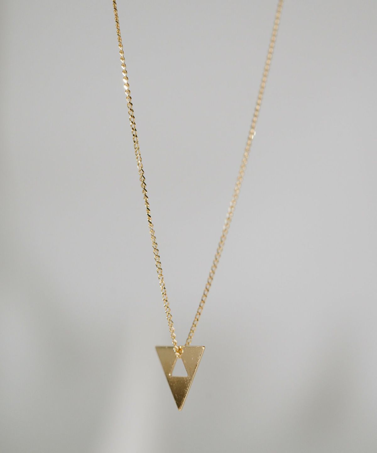 18kネックレスチェーンゴールド【fefy-nkフェフィ】三角トライアングルネックレスイエローゴールド18金金属アレルギー対応レディースシンプルジュエリーネックレスアクセサリーk18誕生日ギフト女性プレゼント大人カジュアルおしゃれシンプル