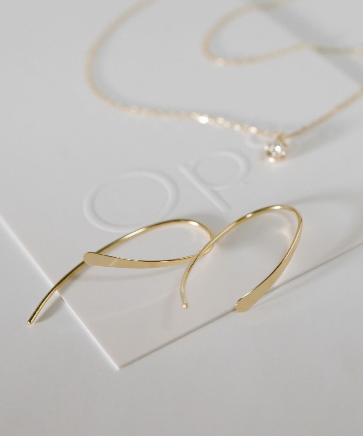 【もれなく淡水パールキャッチプレゼント】18kピアスフープ揺れるプラチナ【gouccia-middleゴーチャ・ミドル】18金ピアスk18ピンクゴールド金属アレルギー対応レディースジュエリーアクセサリーフープピアスフックピアス大きめおしゃれ人気ピアス18k