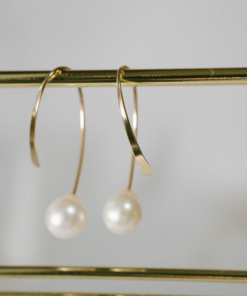 18k ピアス フープ 揺れる プラチナ 【 gouccia-middle ゴーチャ 18k ピアス フープ 揺れる プラチナ 【 gouccia-middle ゴーチャ