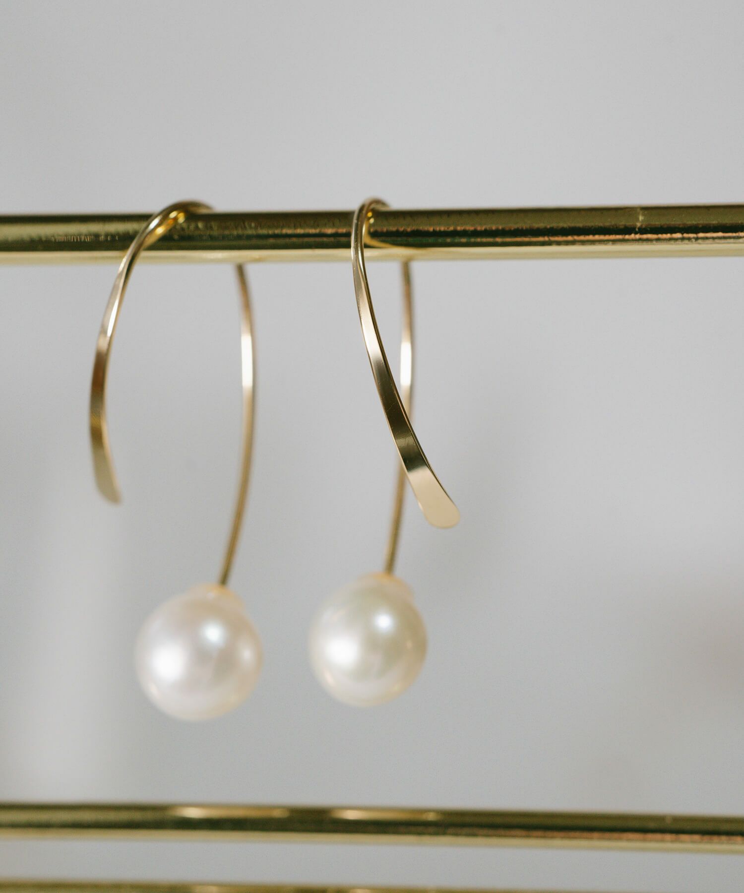 【もれなく淡水パールキャッチプレゼント】18kピアスフープ揺れるプラチナ【gouccia-middleゴーチャ・ミドル】18金ピアスk18ピンクゴールド金属アレルギー対応レディースジュエリーアクセサリーフープピアスフックピアス大きめおしゃれ人気ピアス18k