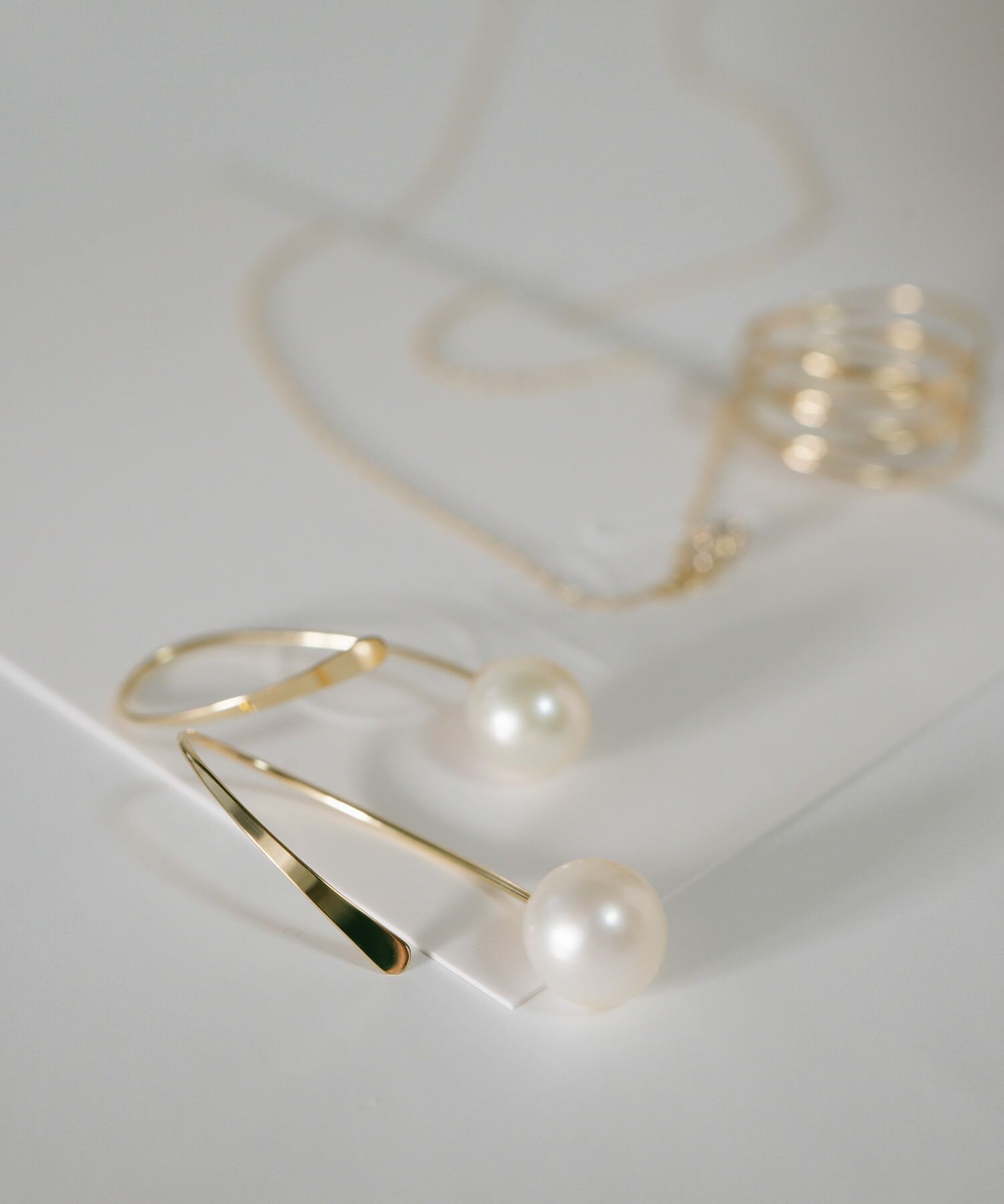 【もれなく淡水パールキャッチプレゼント】18kピアスフープ揺れるプラチナ【gouccia-middleゴーチャ・ミドル】18金ピアスk18ピンクゴールド金属アレルギー対応レディースジュエリーアクセサリーフープピアスフックピアス大きめおしゃれ人気ピアス18k