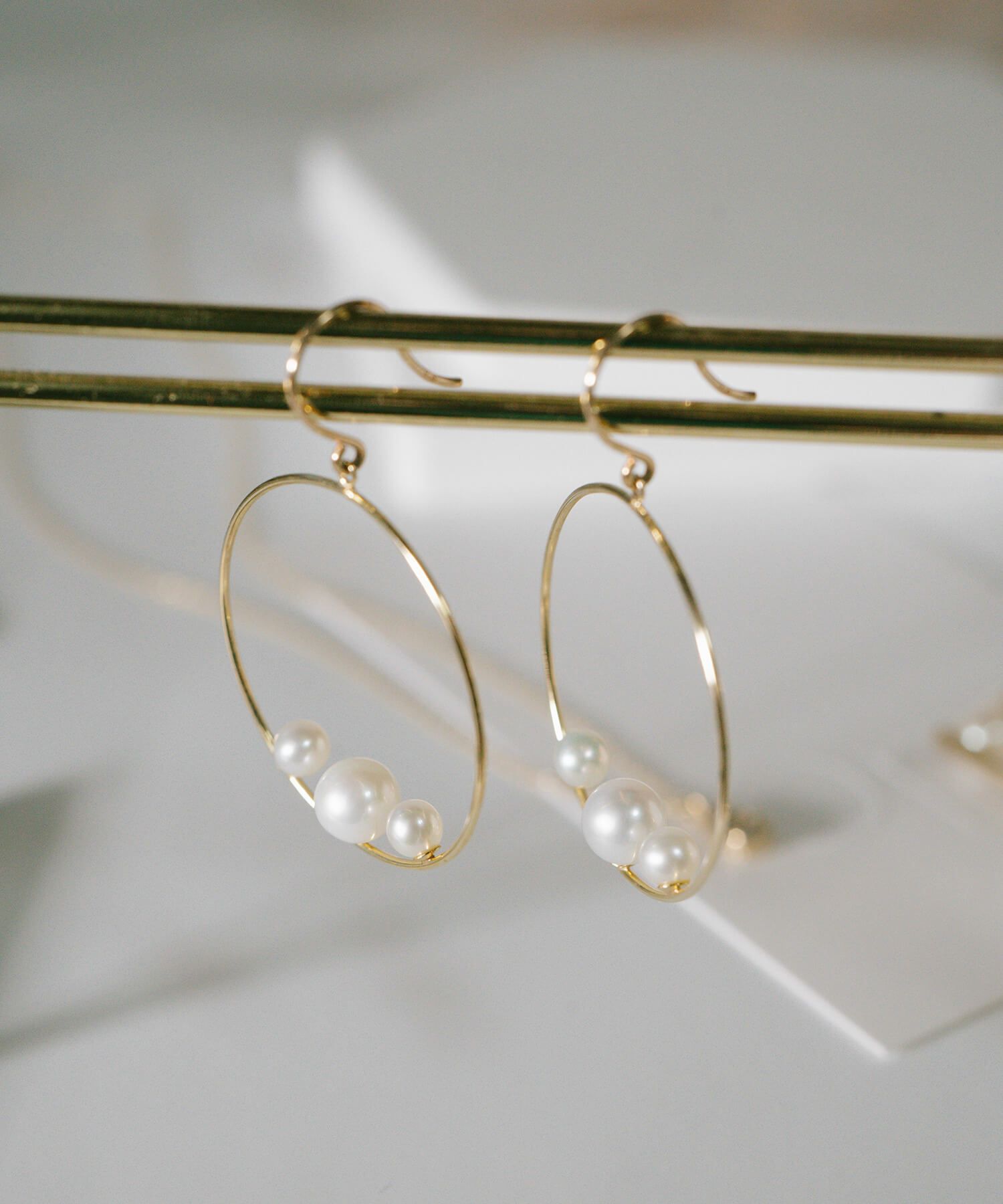 パールピアス揺れるフープ【perle-perkaペルル・ペルカ】淡水パールフープピアスゴールド細いピアス金属アレルギー対応10金パールピアスK1010K真珠ピアス普段使い誕生日プレゼント女性かわいい20代30代40代50代母親60代70代義母