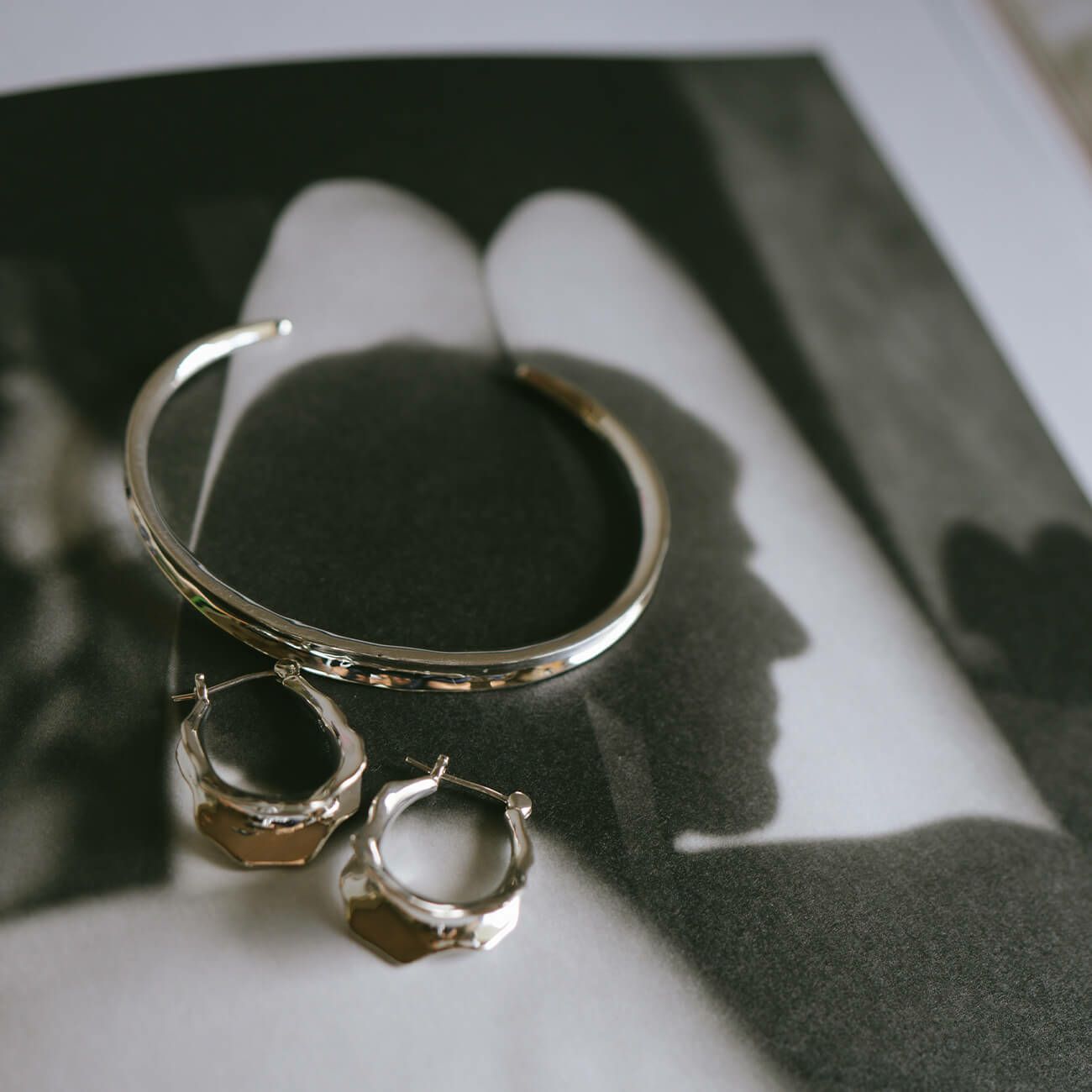 バングルレディースシルバーゴールド【RUKKIUルッキウ】華奢バングル細め細いオープンC型シルバー92518金仕上げ18kk18金属アレルギー対応バングルシンプルカジュアル腕時計スキンジュエリー