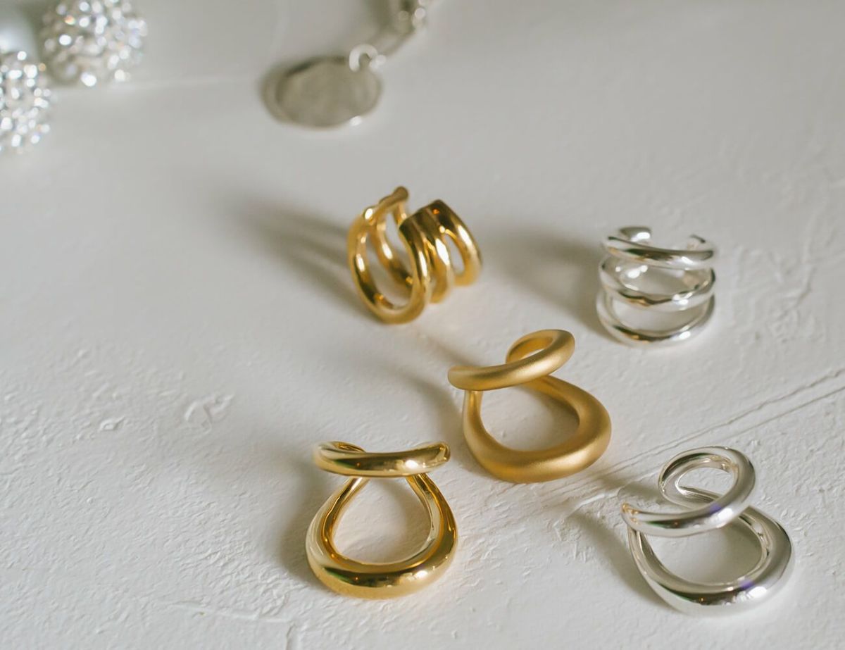 イヤーカフシンプルレディースシルバー925ノンホールピアスピアリング大ぶり【RHENEレーネ】18kゴールド仕上げイヤリングSilver925金属アレルギー対応片耳用フックピアスカジュアルフォーマルおしゃれ