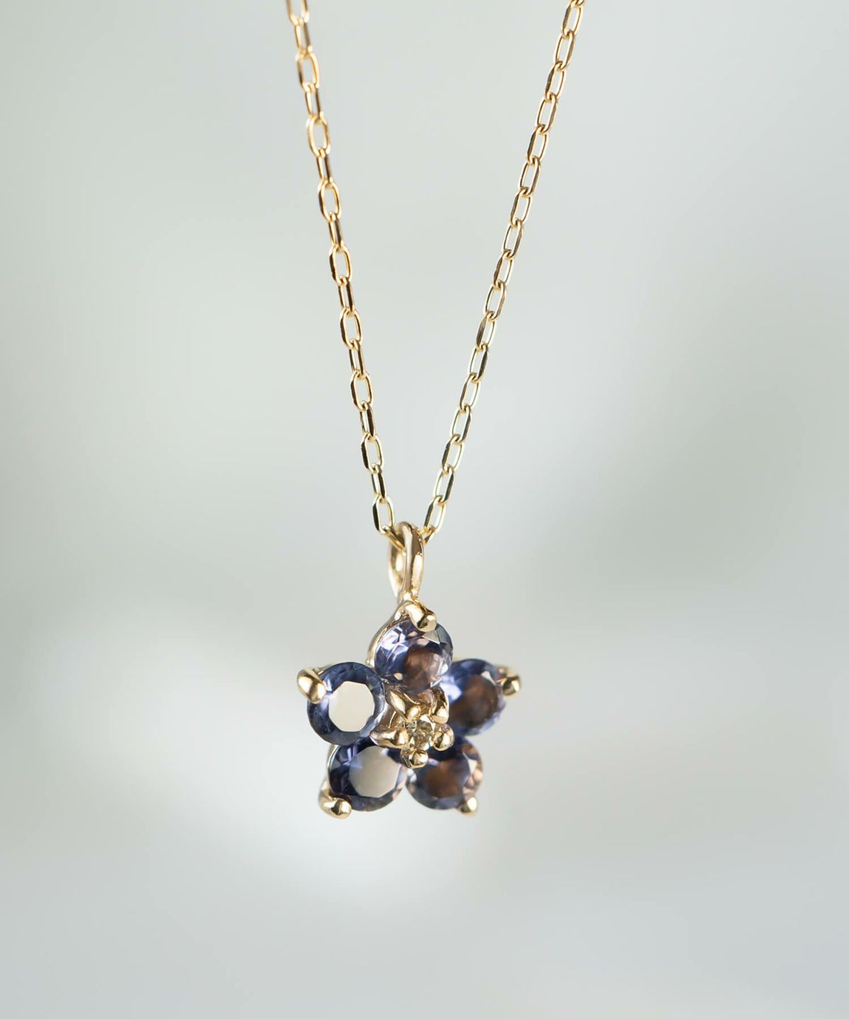 アイオライト花ネックレスダイヤモンドイエローゴールド【louloud-nollルルド・ノル】天然石ネックレス花ペンダント10K金属アレルギー対応10金k10色ーゴールドおしゃれシンプル誕生石ネックレスパワーストーンお守り