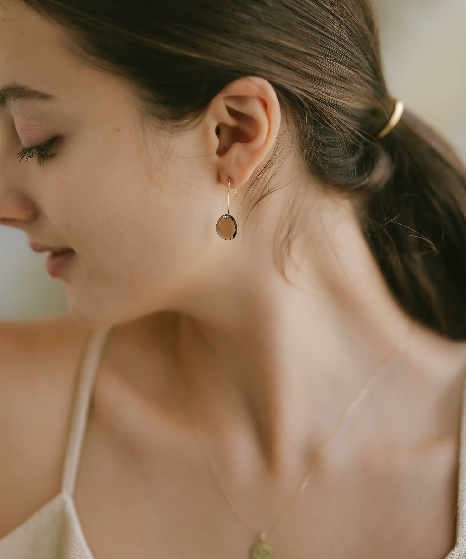 天然石ゴールドピアス10K金属アレルギー対応【lachtara-fyra-peラフターラ・フィーラ】スモーキークォーツブラウン多面カット10金k10ゴールド大きめピアス小ぶり大人おしゃれピアスシンプル大ぶり誕生石エレガント石パワーストーンお守り