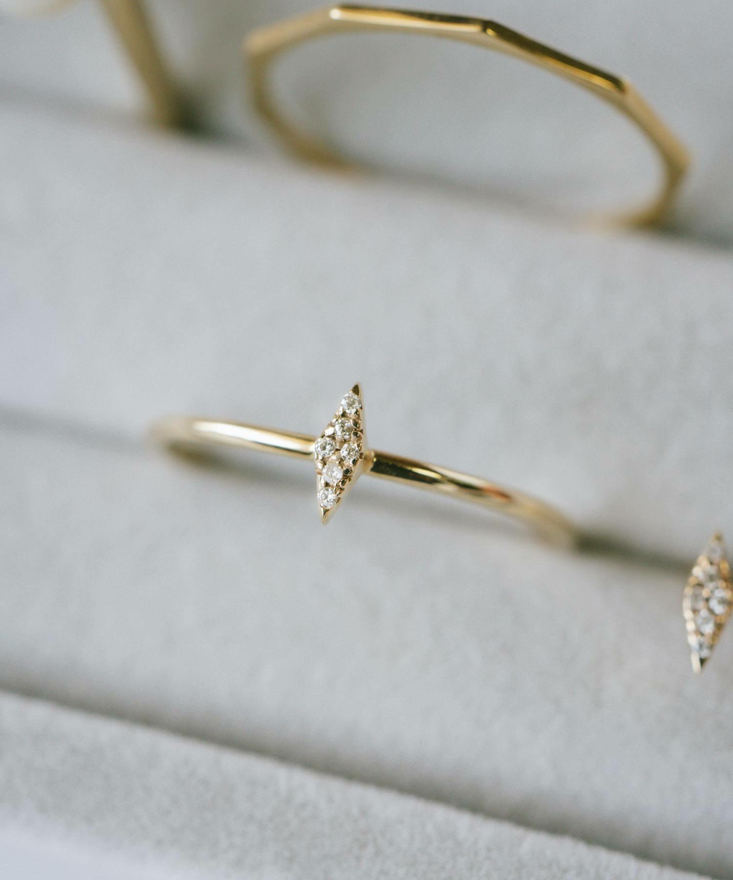 パヴェ重ね付けダイヤリングゴールド10k【fostellaフォステラ】人差し指k10リング10金指輪ダイヤモンドリング50代スリム40代30代誕生日プレゼント女性ひし形リングメレダイヤ金属アレルギー対応細い極細華奢重ね付けリング金指輪