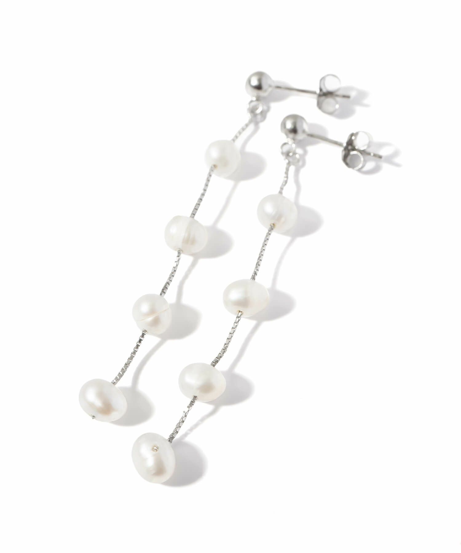 4連パール真珠ピアス揺れるかわいい【afrizo-treアフリジオ・トレ】ピアスアレルギー対応おしゃれピアス18k仕上げ真珠ピアス普段使いシルバーゴールドピアスニッケルフリーシンプルピアスブランド20代30代40代50代大人プレゼント女性誕生日