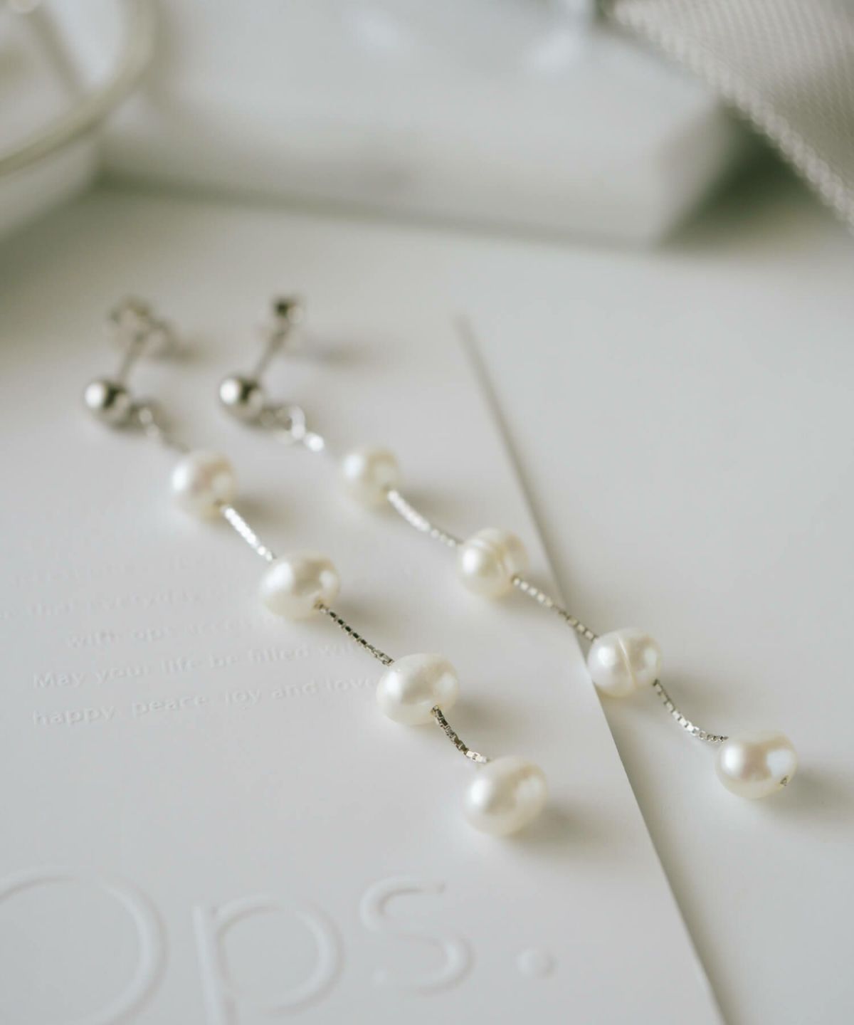 4連パール真珠ピアス揺れるかわいい【afrizo-treアフリジオ・トレ】ピアスアレルギー対応おしゃれピアス18k仕上げ真珠ピアス普段使いシルバーゴールドピアスニッケルフリーシンプルピアスブランド20代30代40代50代大人プレゼント女性誕生日