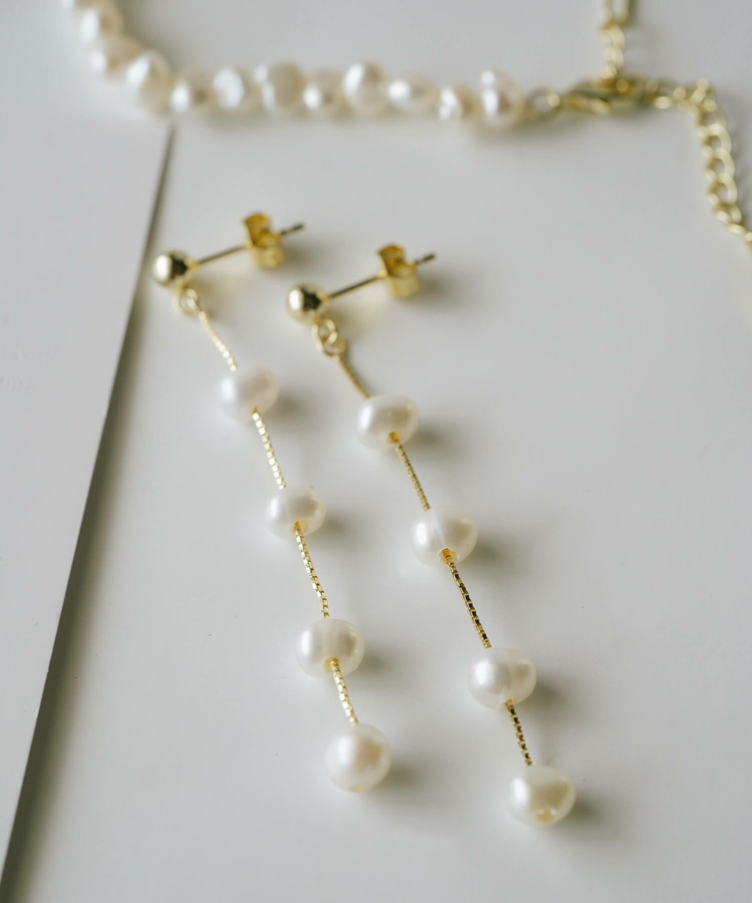 4連 パール 真珠 ピアス 揺れる かわいい 【afrizo-tre アフリジオ