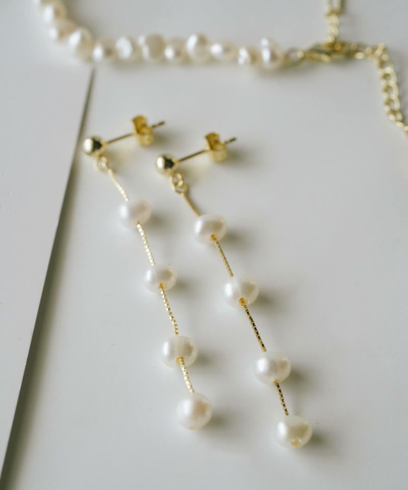 4連パール真珠ピアス揺れるかわいい【afrizo-treアフリジオ・トレ】ピアスアレルギー対応おしゃれピアス18k仕上げ真珠ピアス普段使いシルバーゴールドピアスニッケルフリーシンプルピアスブランド20代30代40代50代大人プレゼント女性誕生日